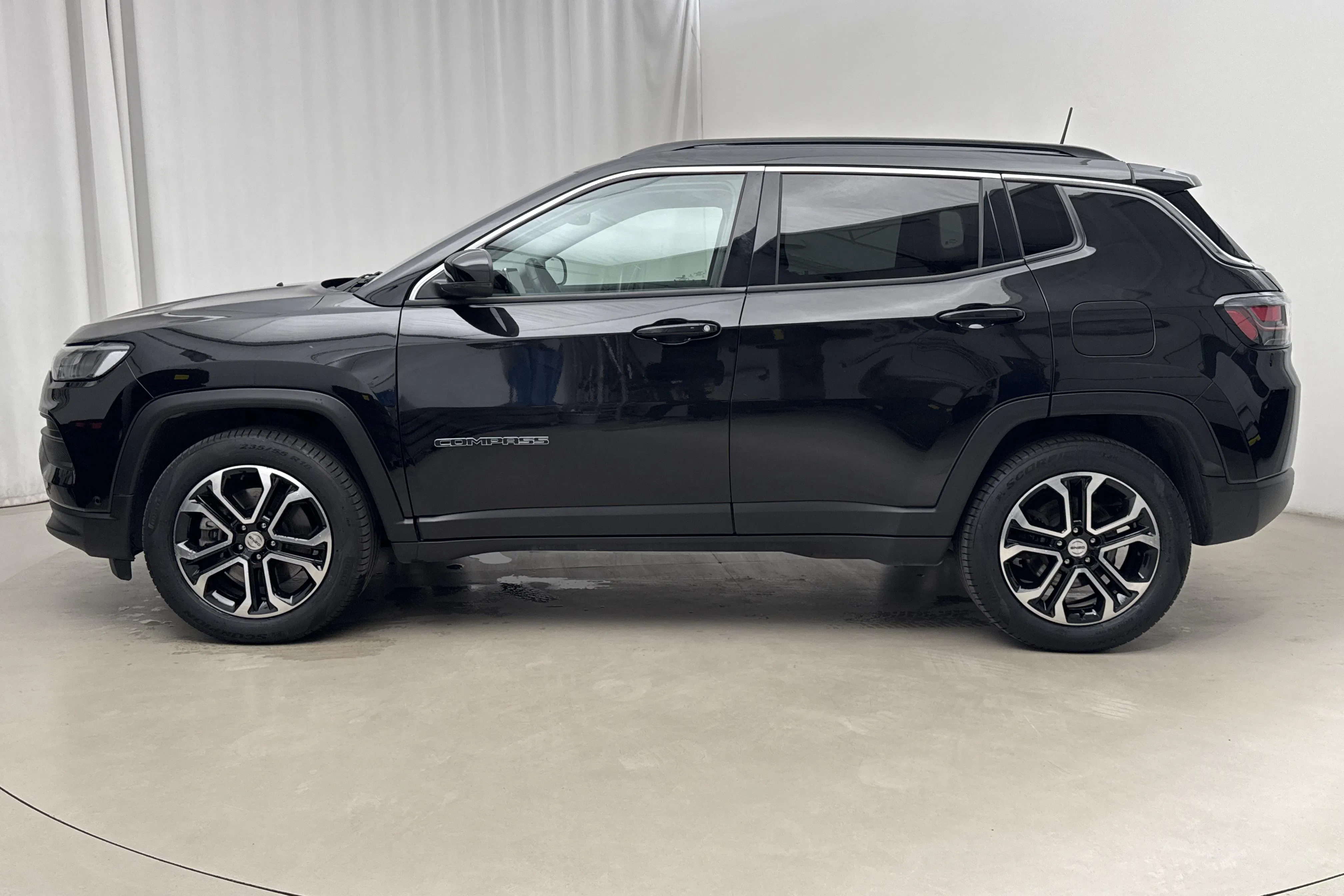 Presentation photo 2 of 18: Jeep Compass 1.3 PHEV 4WD (240hk) - 42 600 km - Automatic - black - 2022