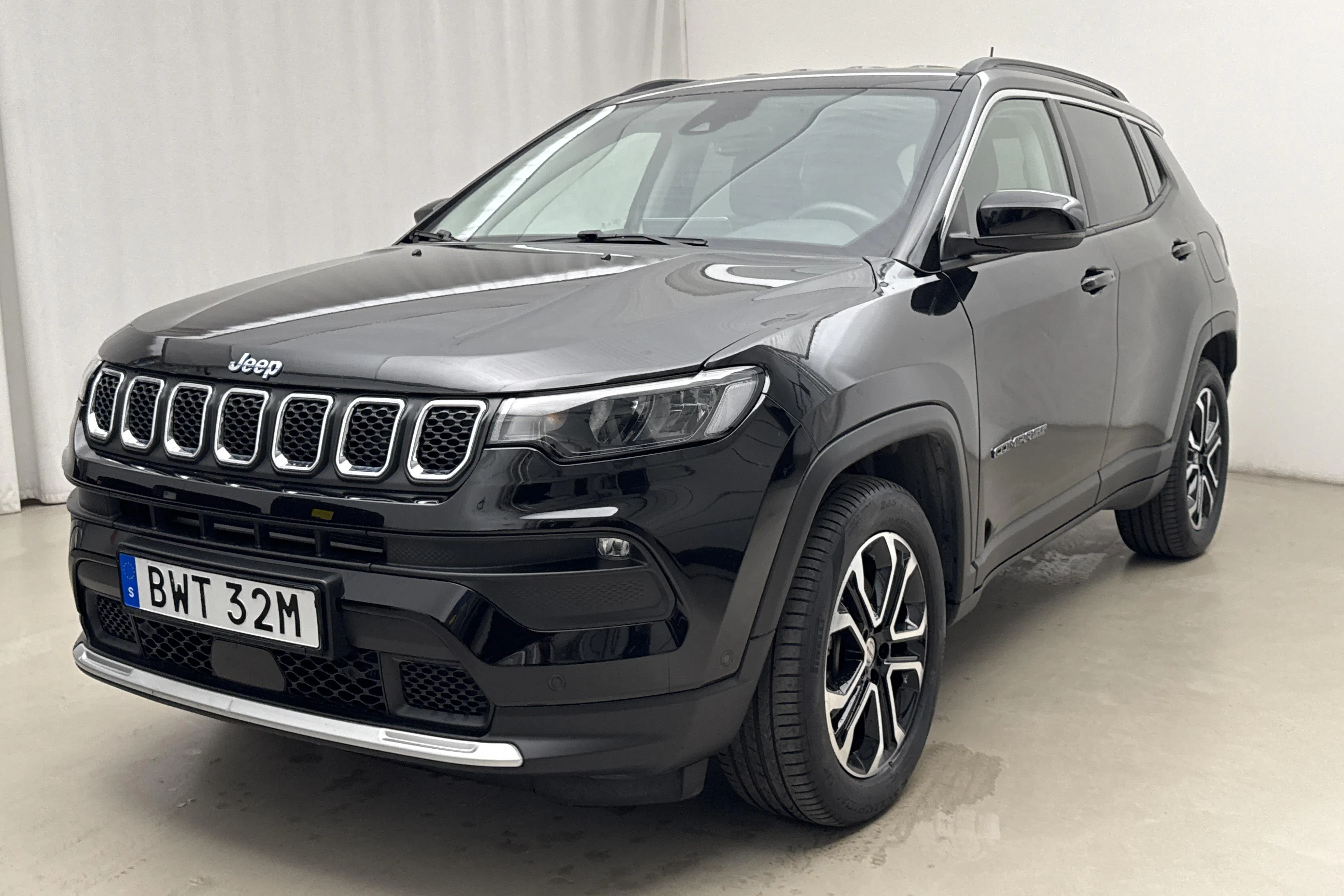 Presentation photo 1 of 18: Jeep Compass 1.3 PHEV 4WD (240hk) - 42 600 km - Automatic - black - 2022