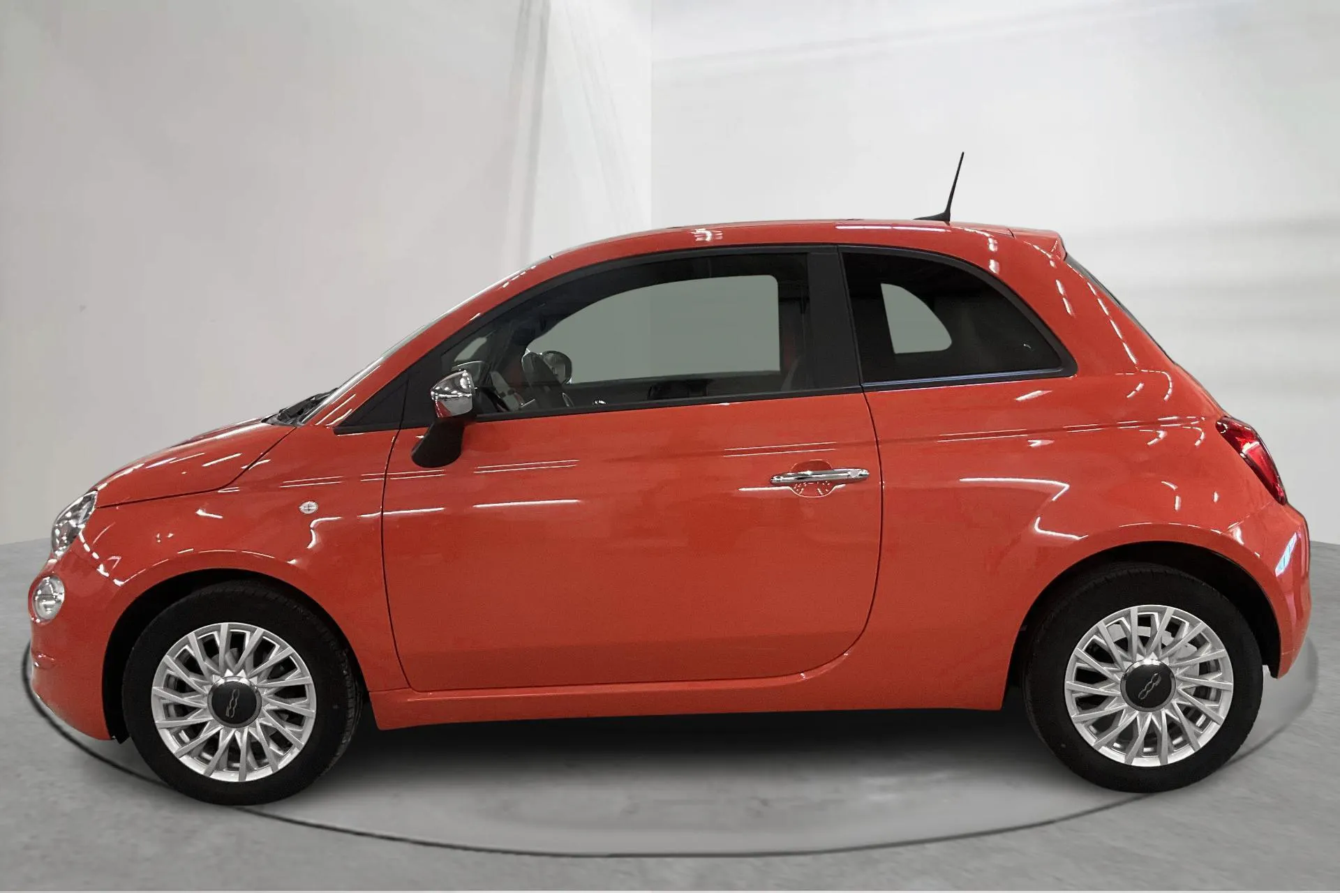 Presentation photo 2 of 13: Fiat 500 Hybrid (70hk) - 43 620 km - Manual - orange - 2023