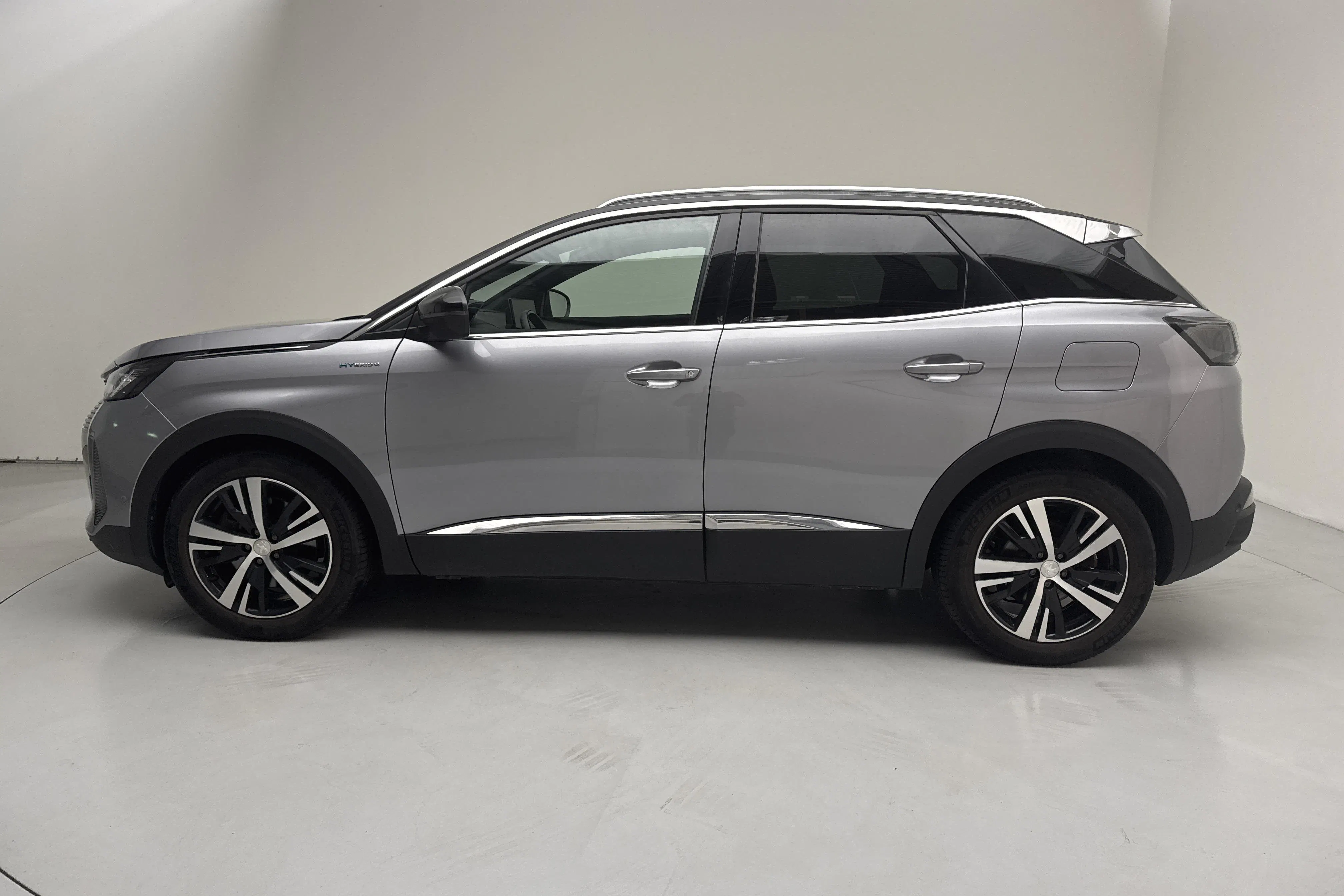 Presentationsfoto 2 av 17: Peugeot 3008 1.6 Plug-in Hybrid 4 (300hk) - 8 238 mil - Automat - grå - 2021