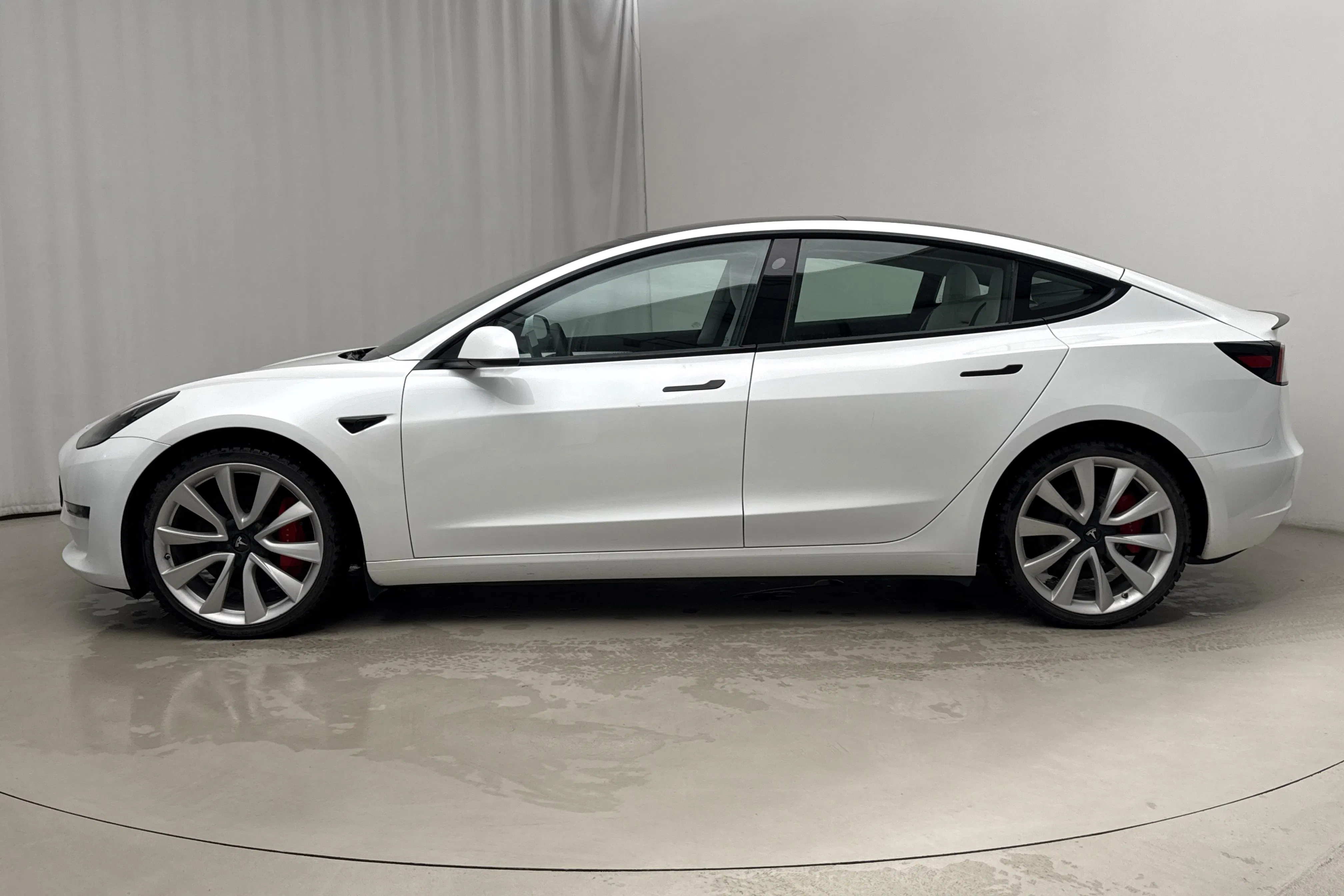 Presentation photo 2 of 24: Tesla Model 3 Performance AWD - 69 510 km - Automatic - white - 2023