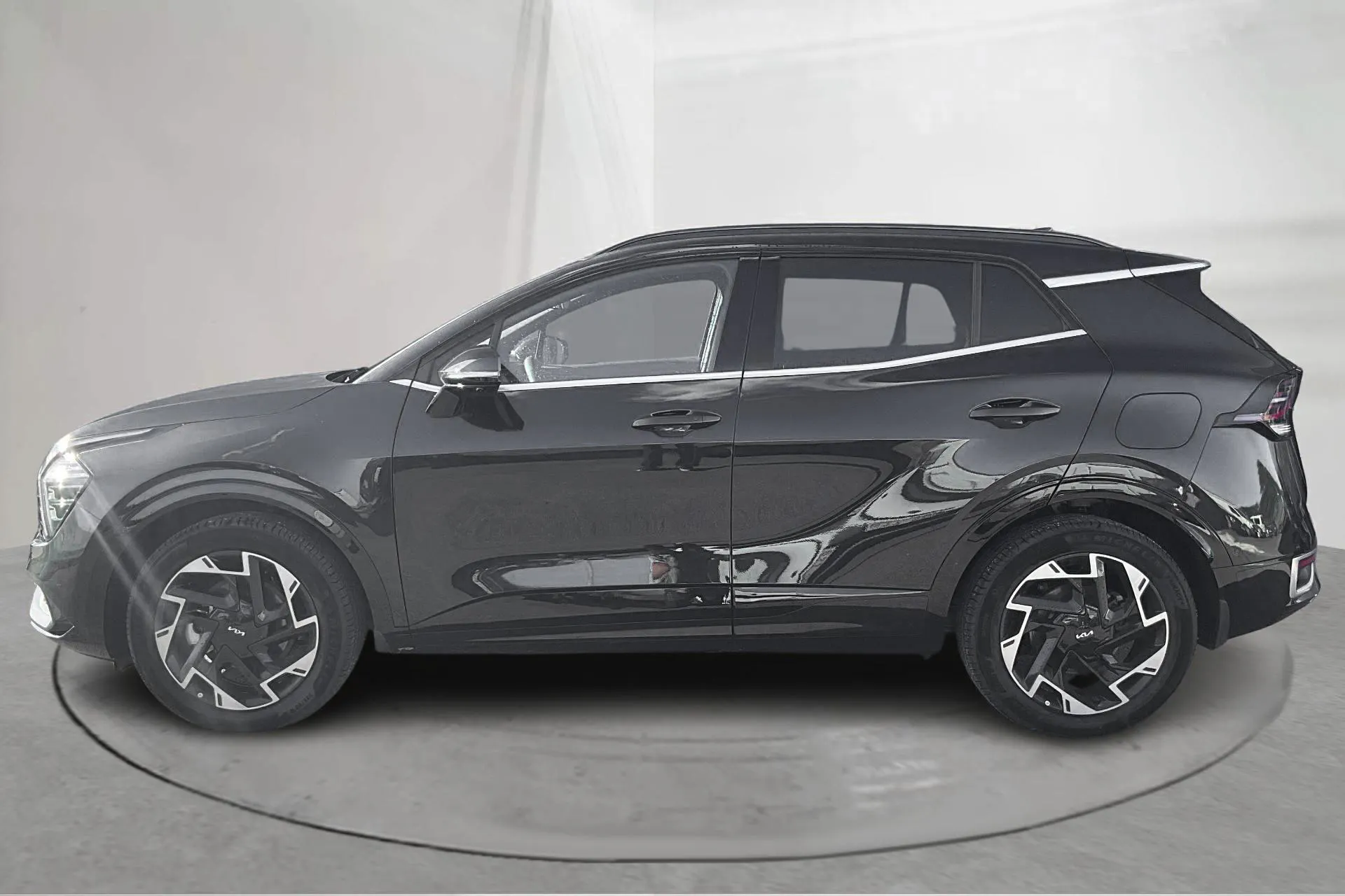 Presentation photo 2 of 19: KIA Sportage PHEV AWD (265hk) - 8 740 km - Automatic - black - 2025