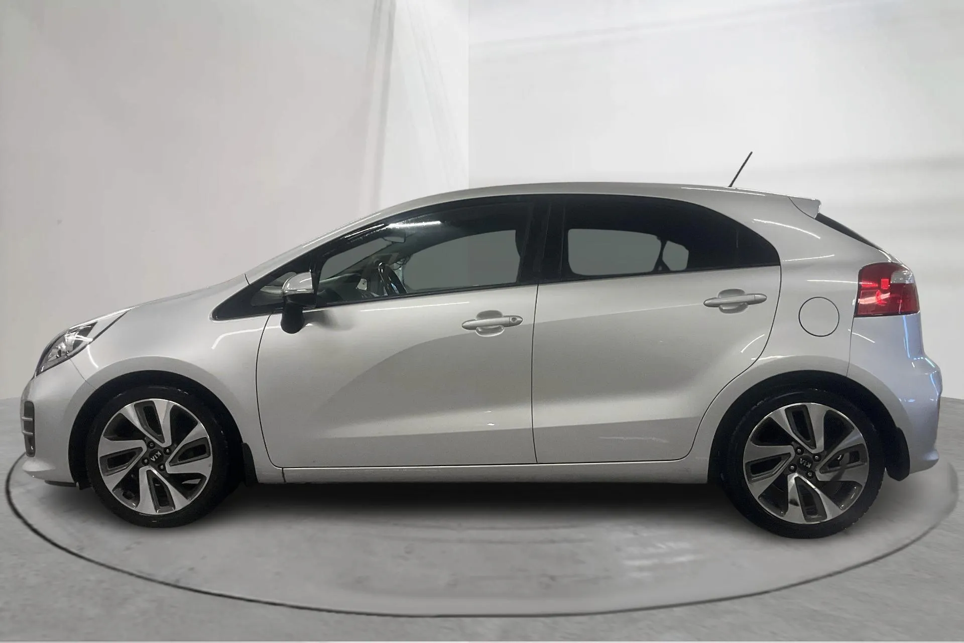 Presentationsfoto 2 av 19: KIA Rio 1.2 (85hk) - 10 510 mil - Manuell - grå - 2016