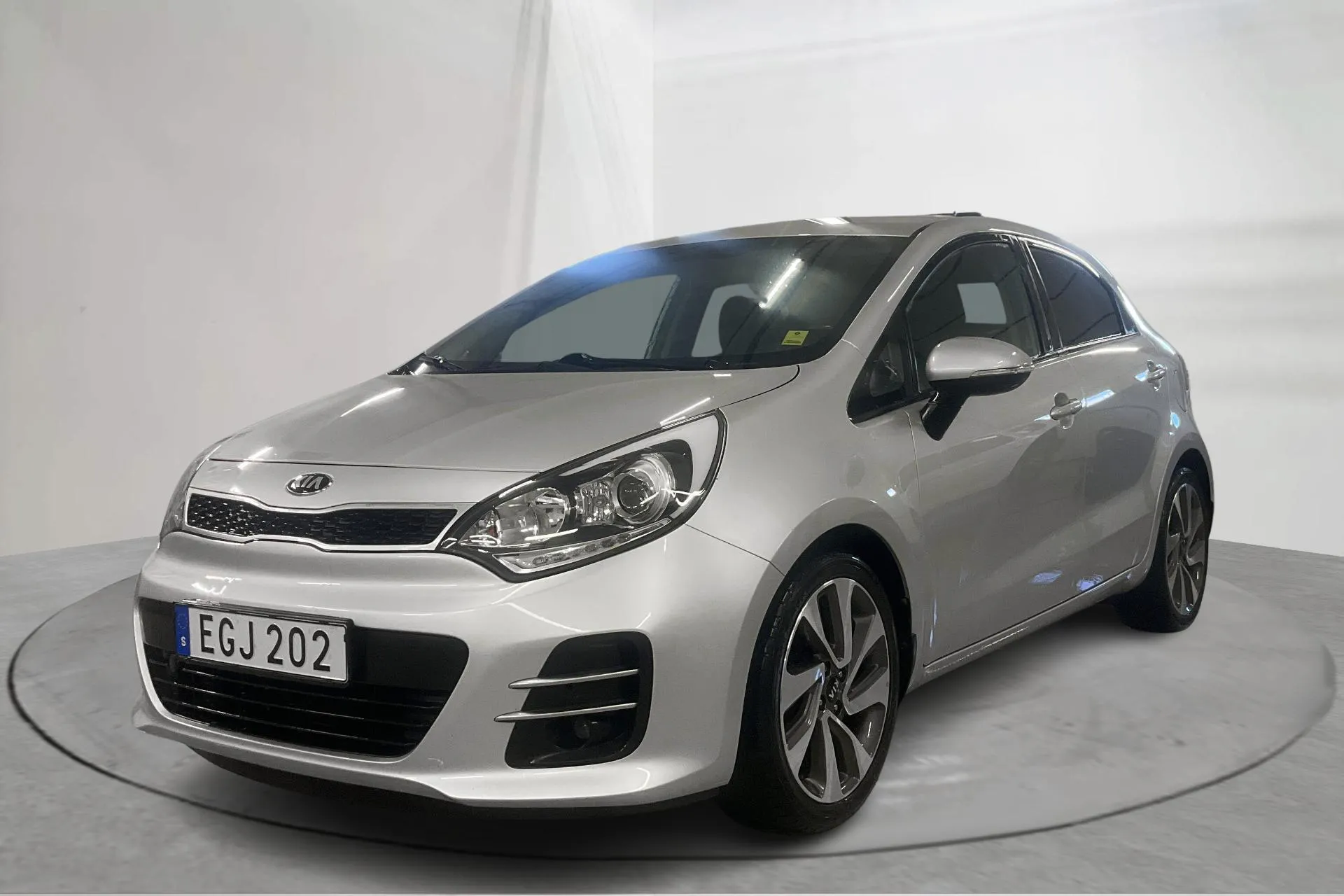 Presentationsfoto 1 av 19: KIA Rio 1.2 (85hk) - 10 510 mil - Manuell - grå - 2016