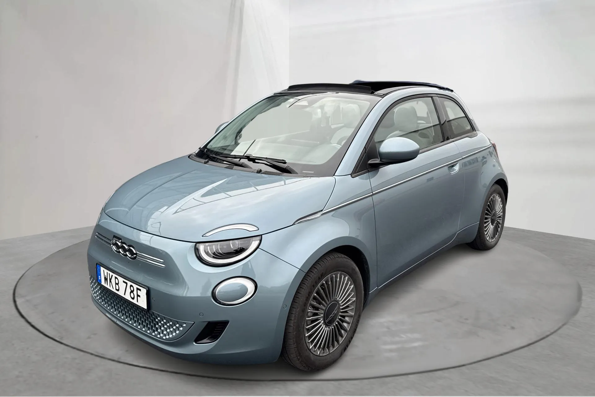 Presentation photo 1 of 22: Fiat 500e Cabriolet 42kWh (118hk) - 13 100 km - Manual - blue - 2021