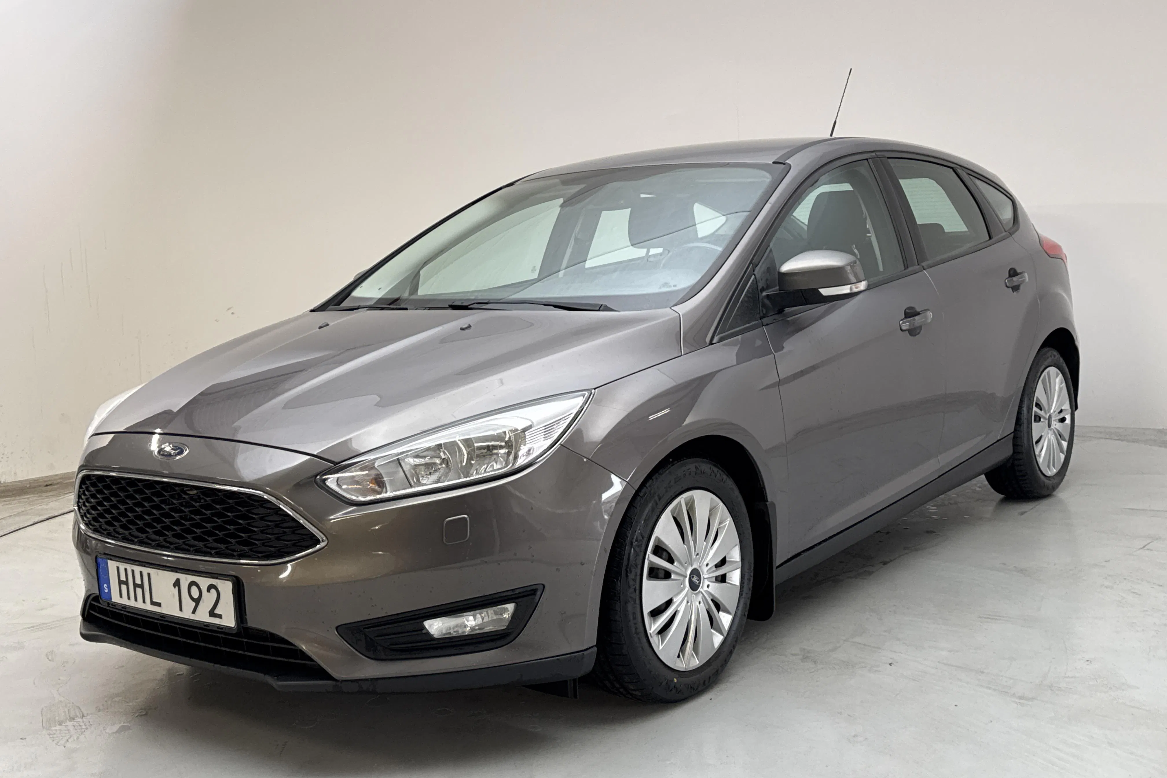 Presentationsfoto 1 av 13: Ford Focus 1.6 TDCi 5dr (95hk) - 14 849 mil - Manuell - brun - 2015