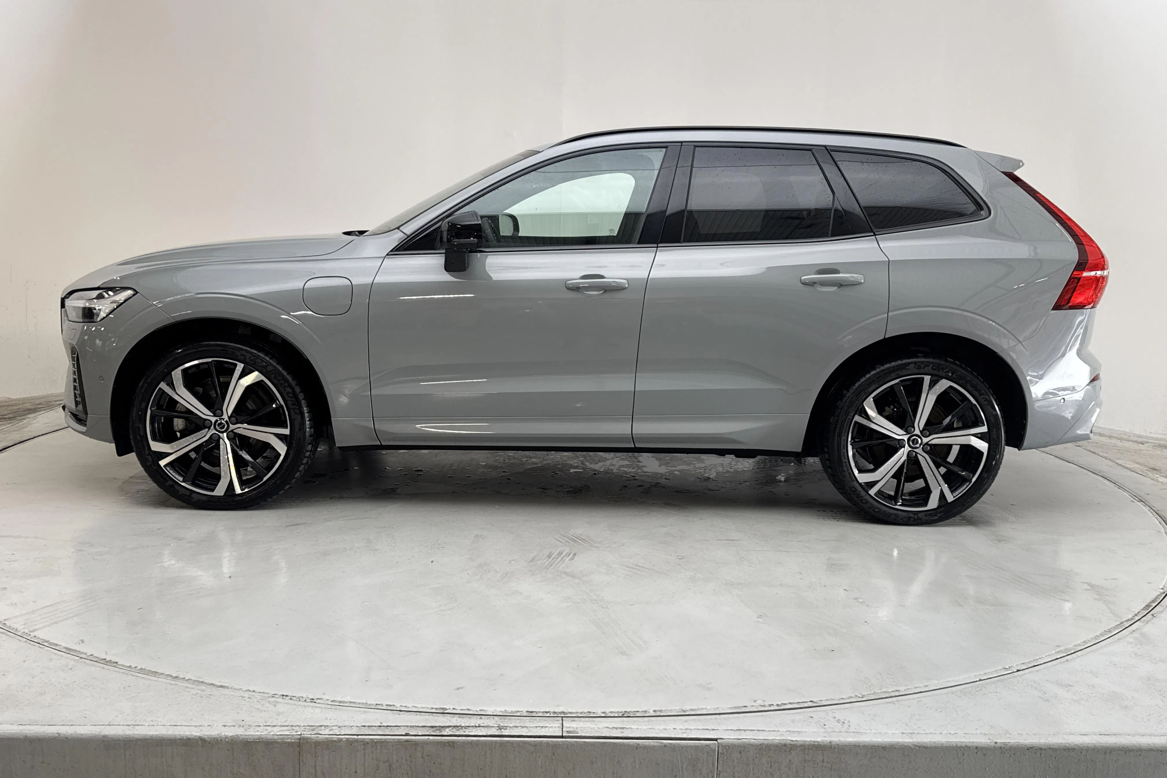 Presentation photo 2 of 16: Volvo XC60 T6 AWD Recharge (350hk) - 47 680 km - Automatic - gray - 2024