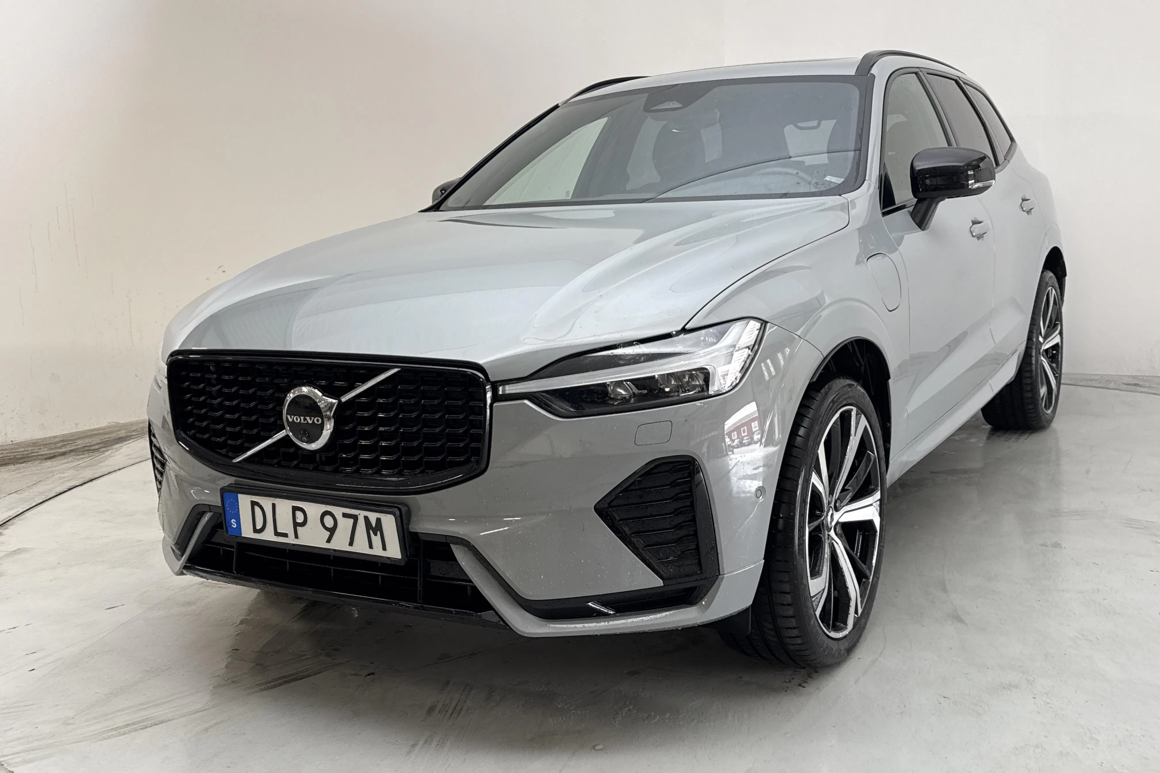 Presentation photo 1 of 16: Volvo XC60 T6 AWD Recharge (350hk) - 47 680 km - Automatic - gray - 2024