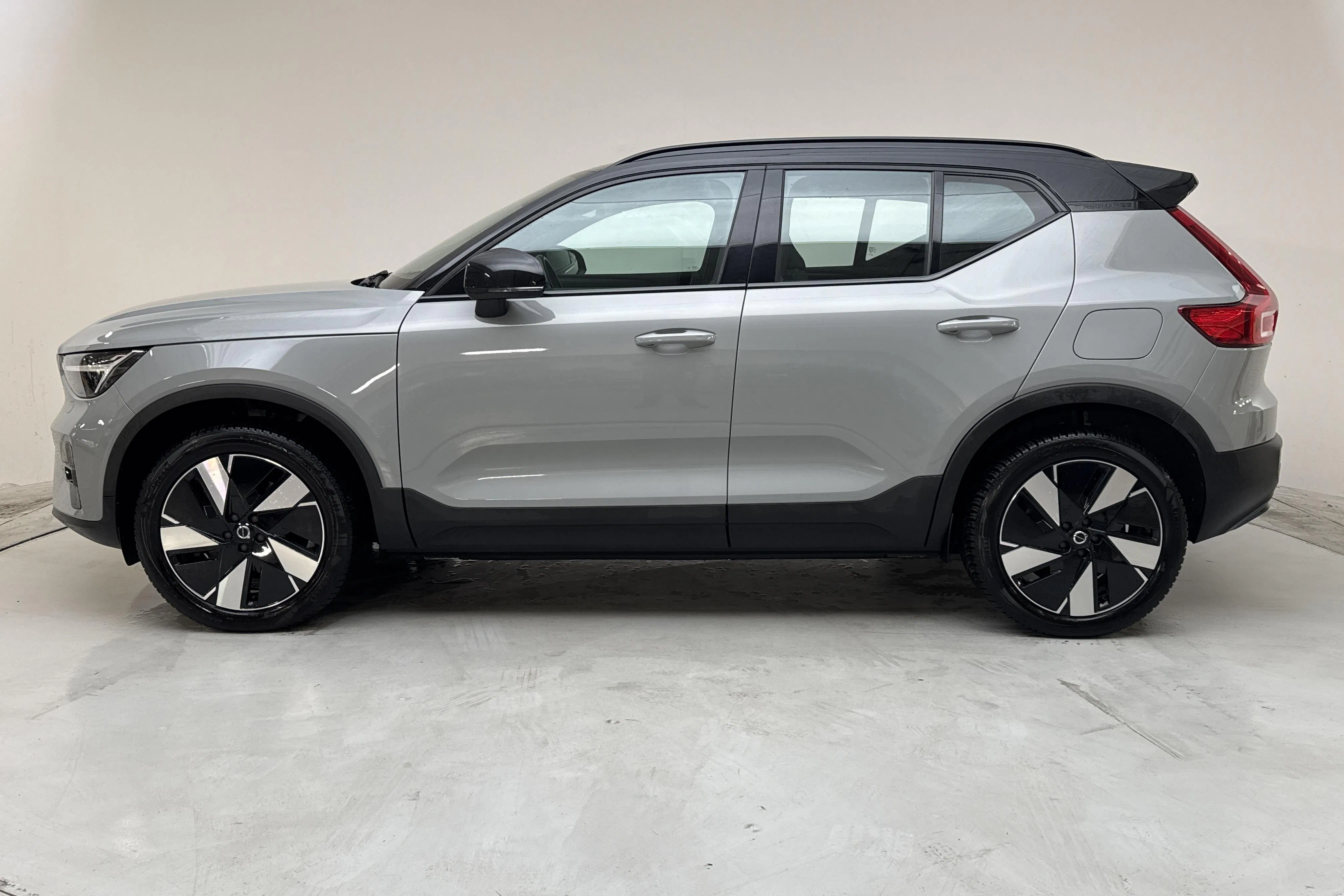 Presentation photo 2 of 15: Volvo XC40 P8 Recharge Twin AWD (408hk) - 68 320 km - Automatic - gray - 2024