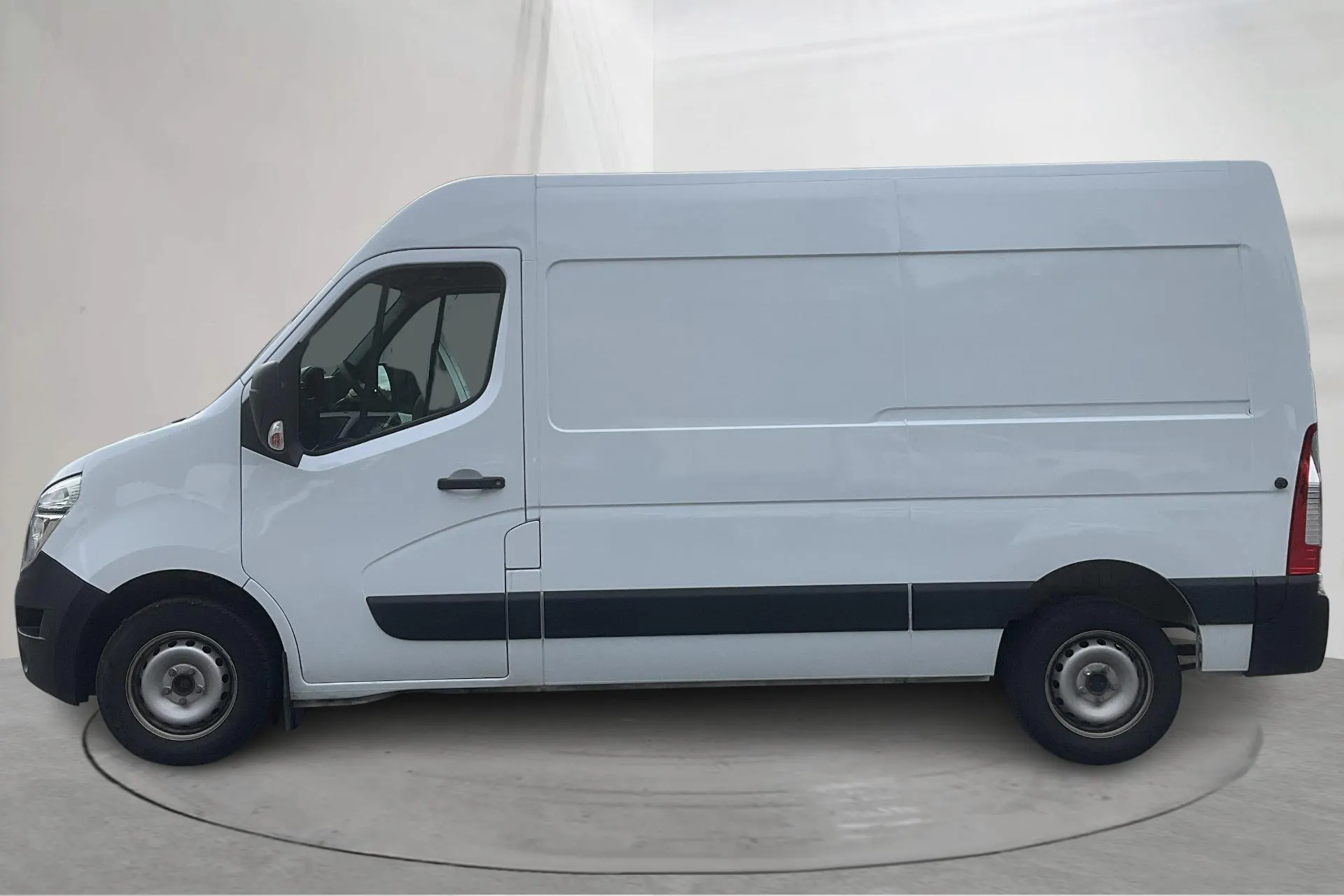 Presentation photo 2 of 13: Nissan Interstar 2.3 dCi 2WD (150hk) - 41 750 km - Manual - white - 2024