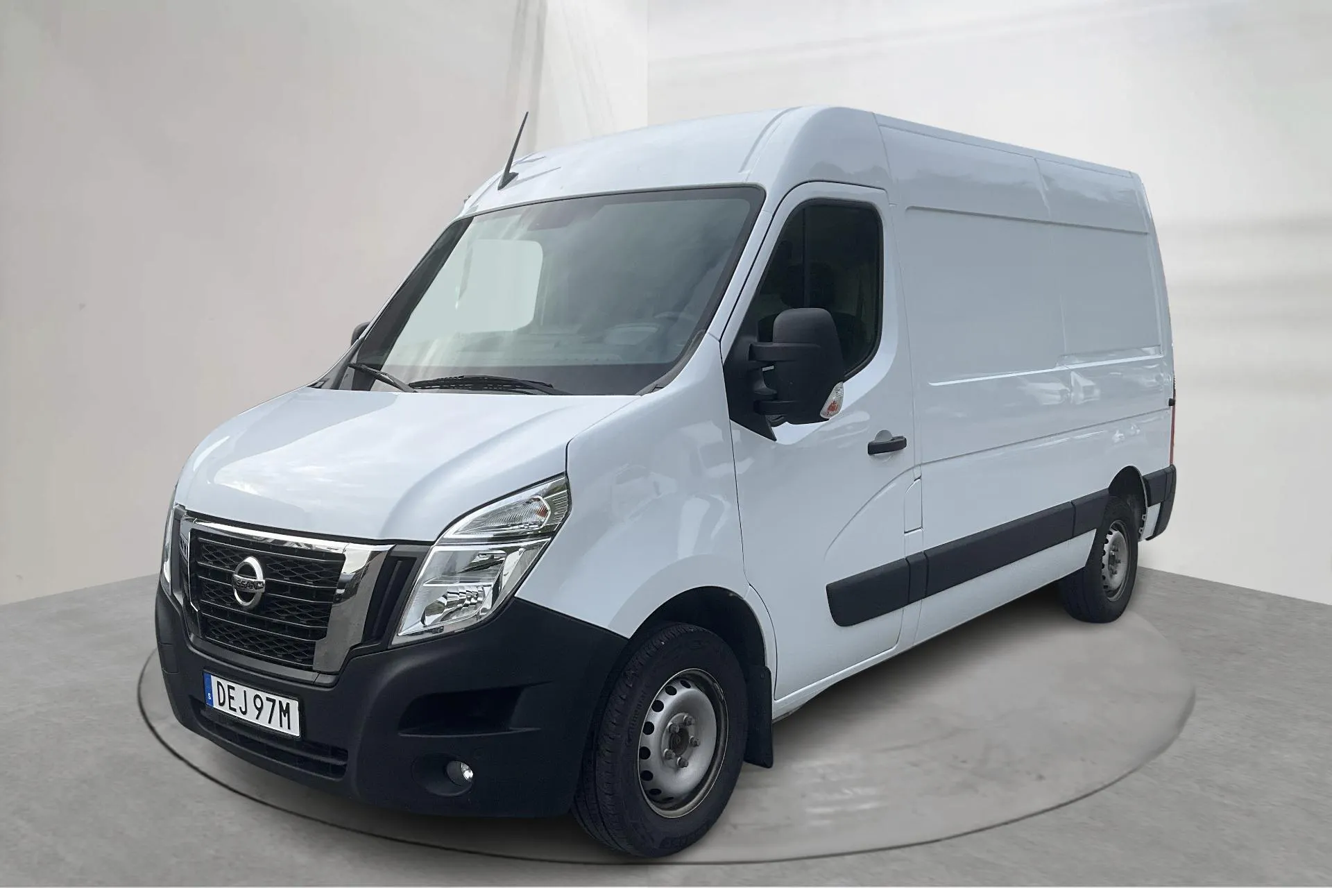 Presentation photo 1 of 13: Nissan Interstar 2.3 dCi 2WD (150hk) - 41 750 km - Manual - white - 2024