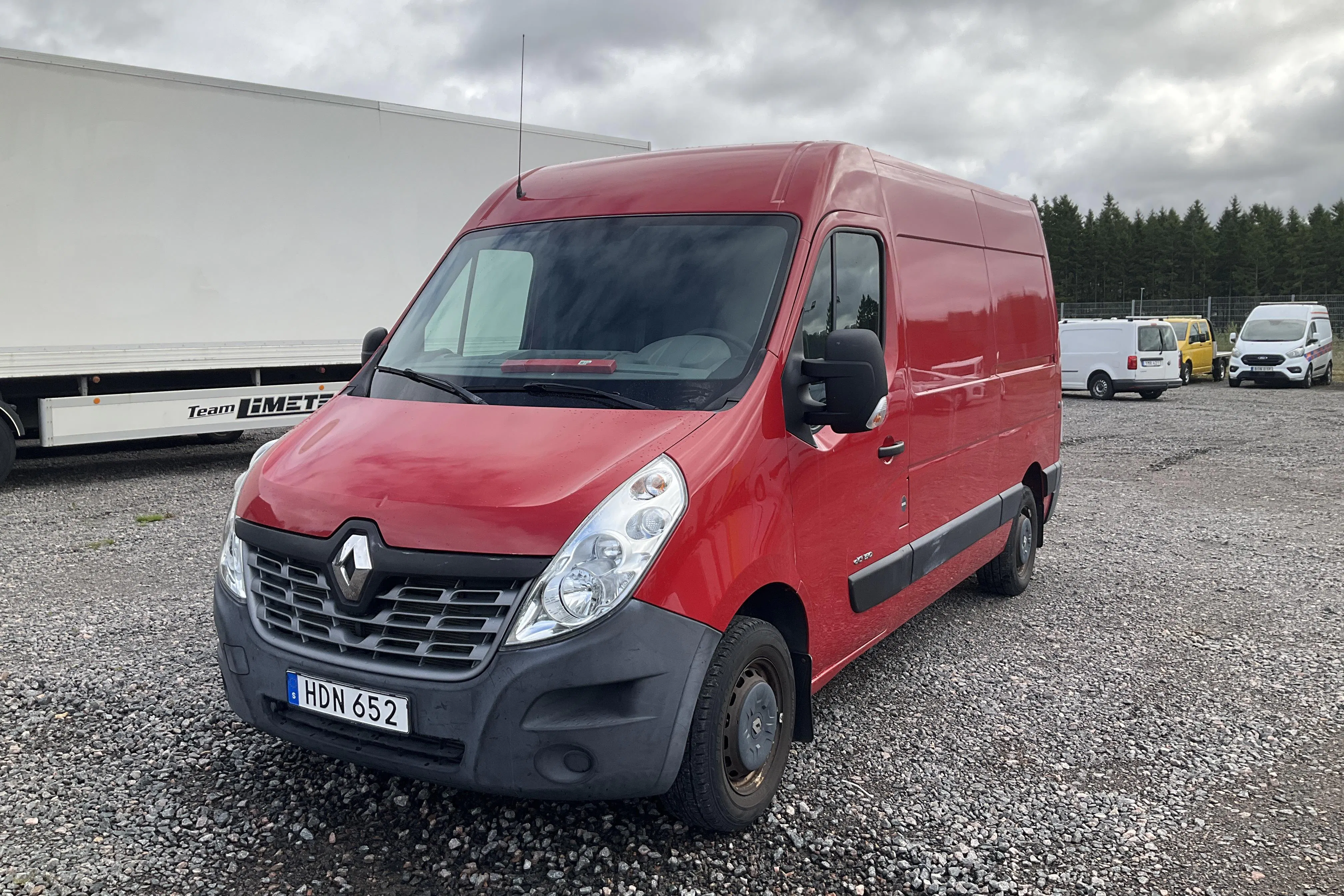 Presentation photo 1 of 12: Renault Master 2.3 dCi FAP 2WD (150hk) - 41 860 km - Automatic - red - 2016
