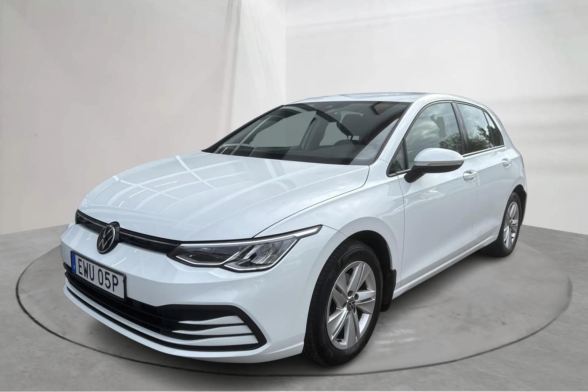 Presentation photo 1 of 16: VW Golf VIII TGI 5dr (130hk) - 27 920 km - Automatic - white - 2022
