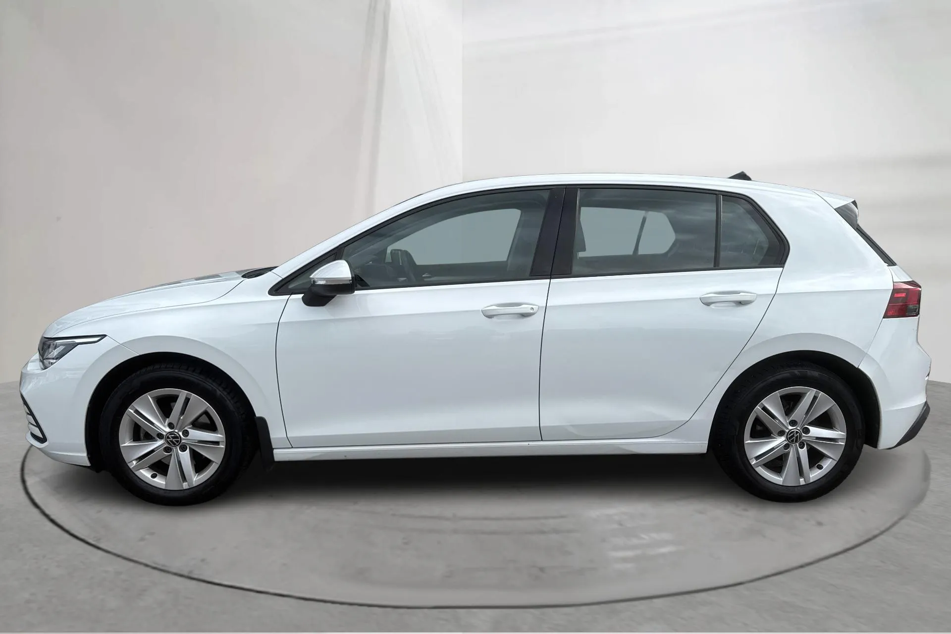 Presentation photo 2 of 16: VW Golf VIII TGI 5dr (130hk) - 27 920 km - Automatic - white - 2022