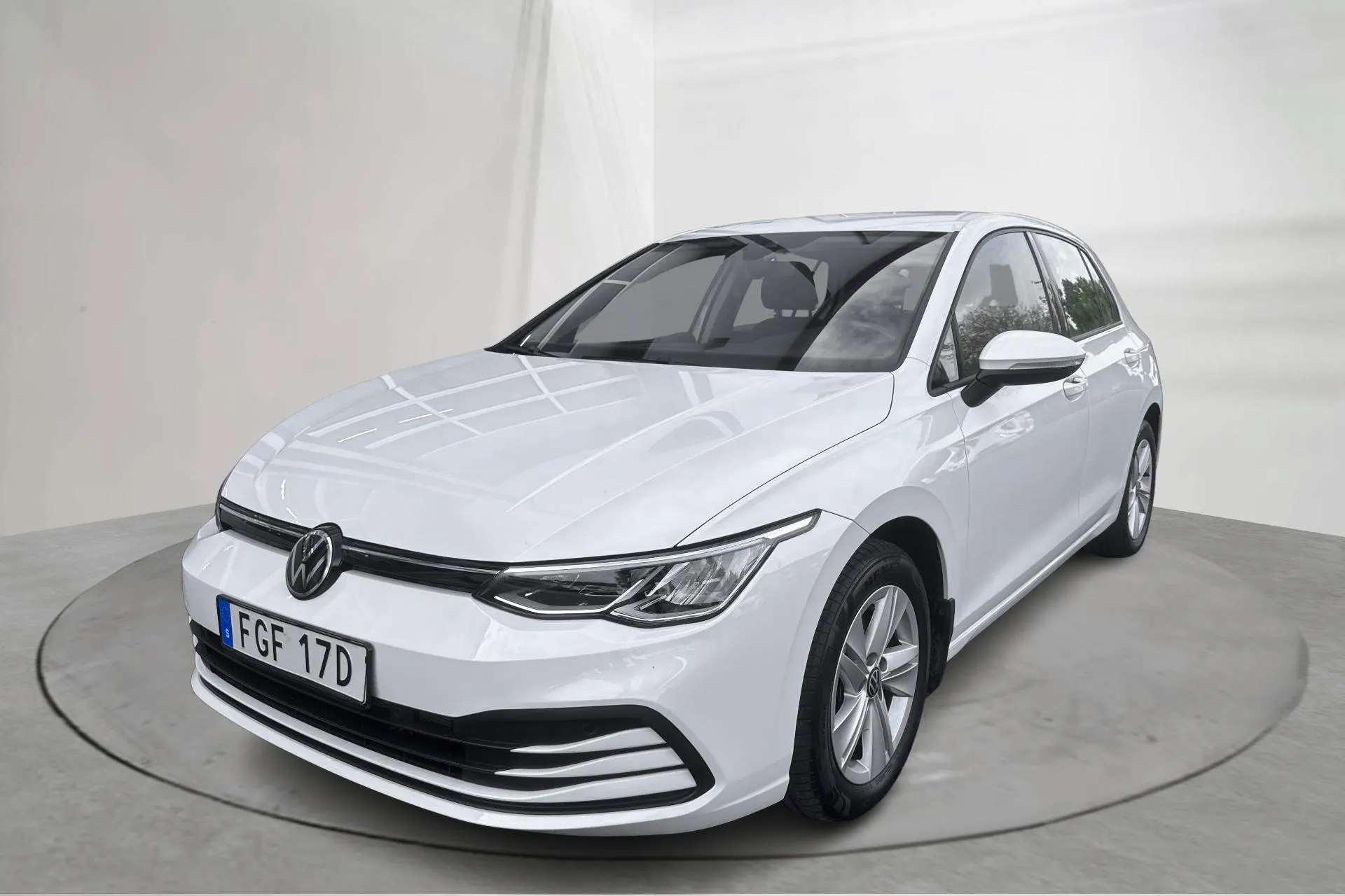 Presentation photo 1 of 15: VW Golf VIII TGI 5dr (130hk) - 35 340 km - Automatic - white - 2022