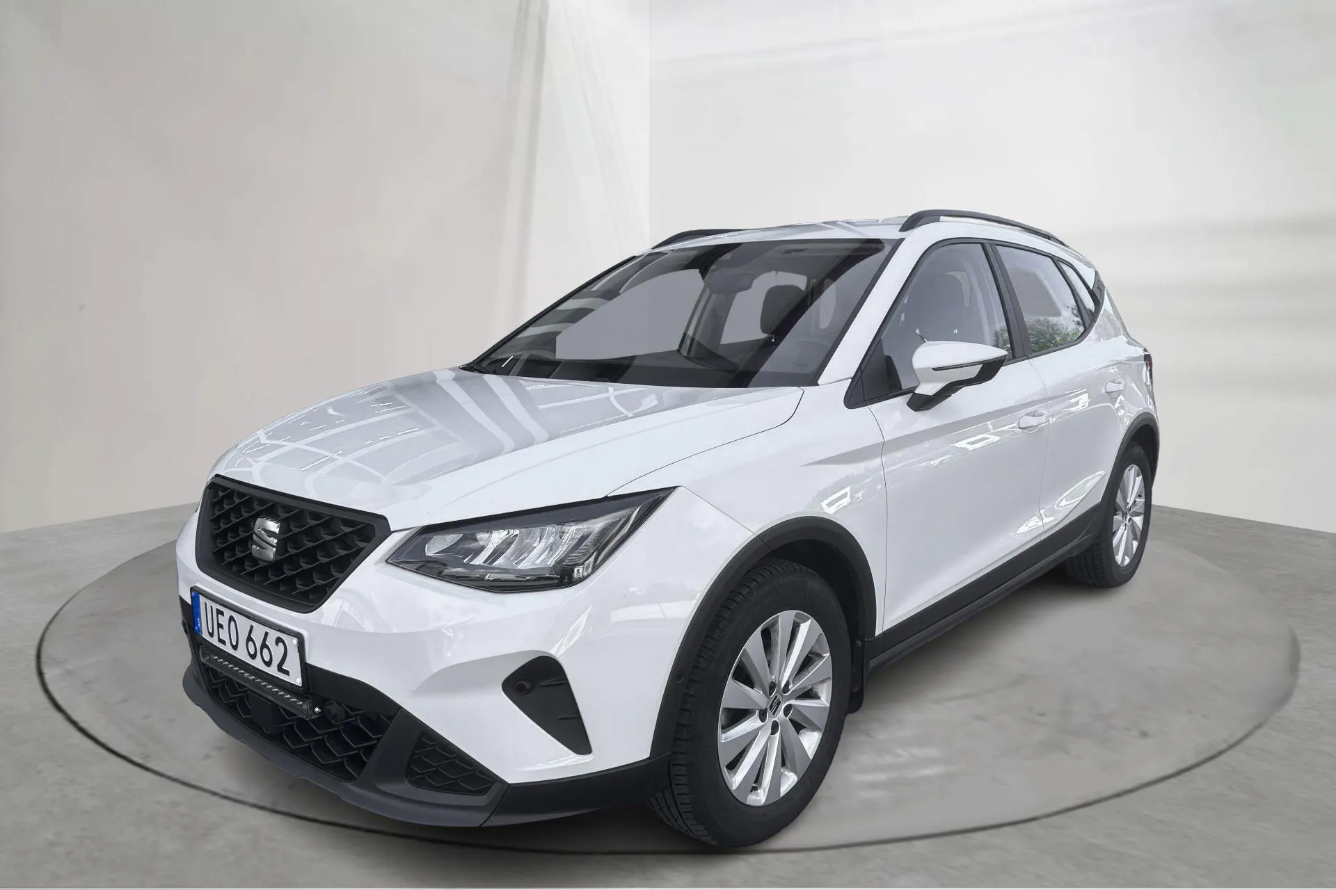 Presentationsfoto 1 av 14: Seat Arona 1.0 TGI 5dr (90hk) - 10 560 mil - Manuell - vit - 2022