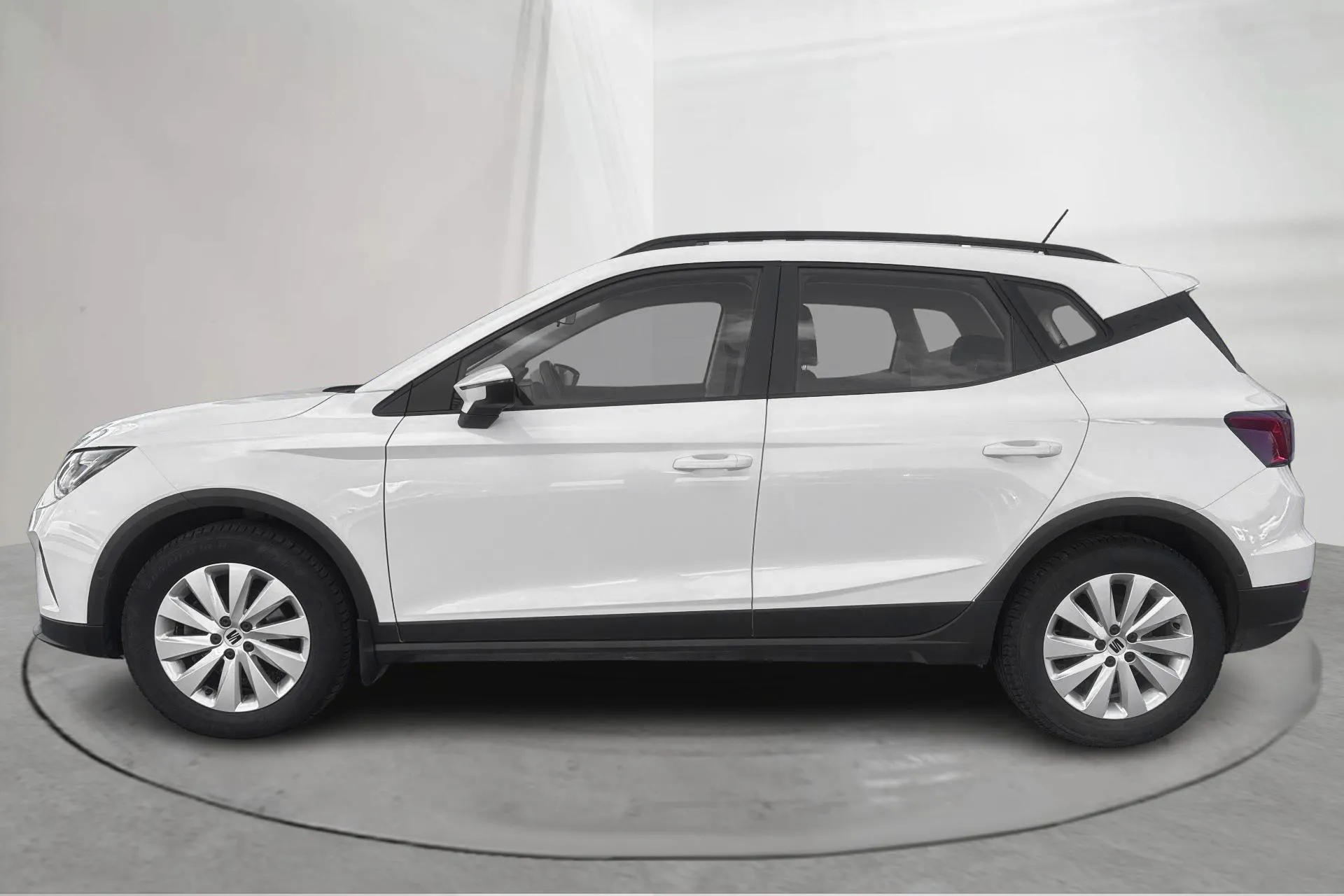 Presentationsfoto 2 av 14: Seat Arona 1.0 TGI 5dr (90hk) - 10 560 mil - Manuell - vit - 2022