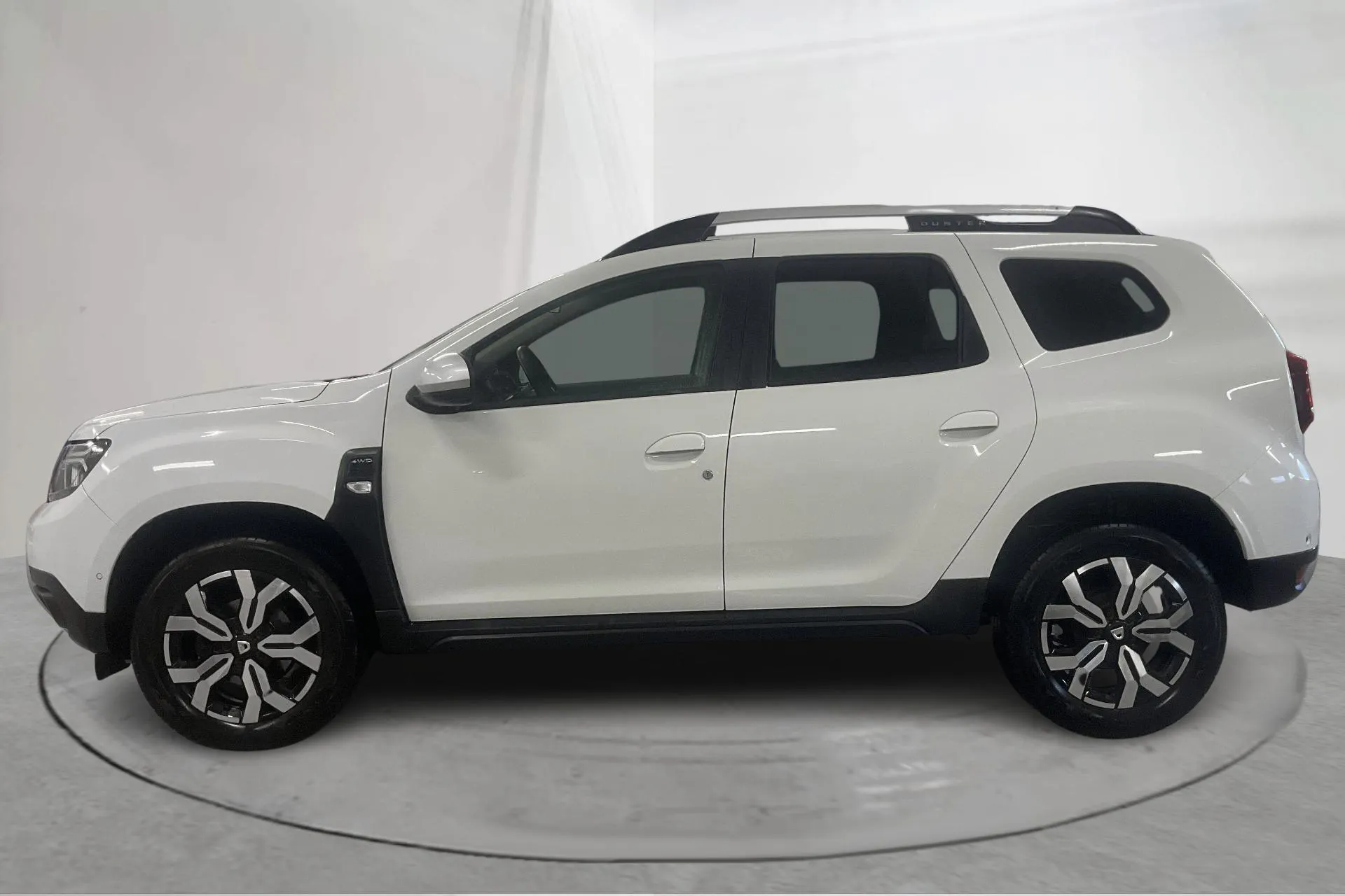 Presentationsfoto 2 av 19: Dacia Duster 1.5 dCi 4x4 (115hk) - 10 910 mil - Manuell - vit - 2023