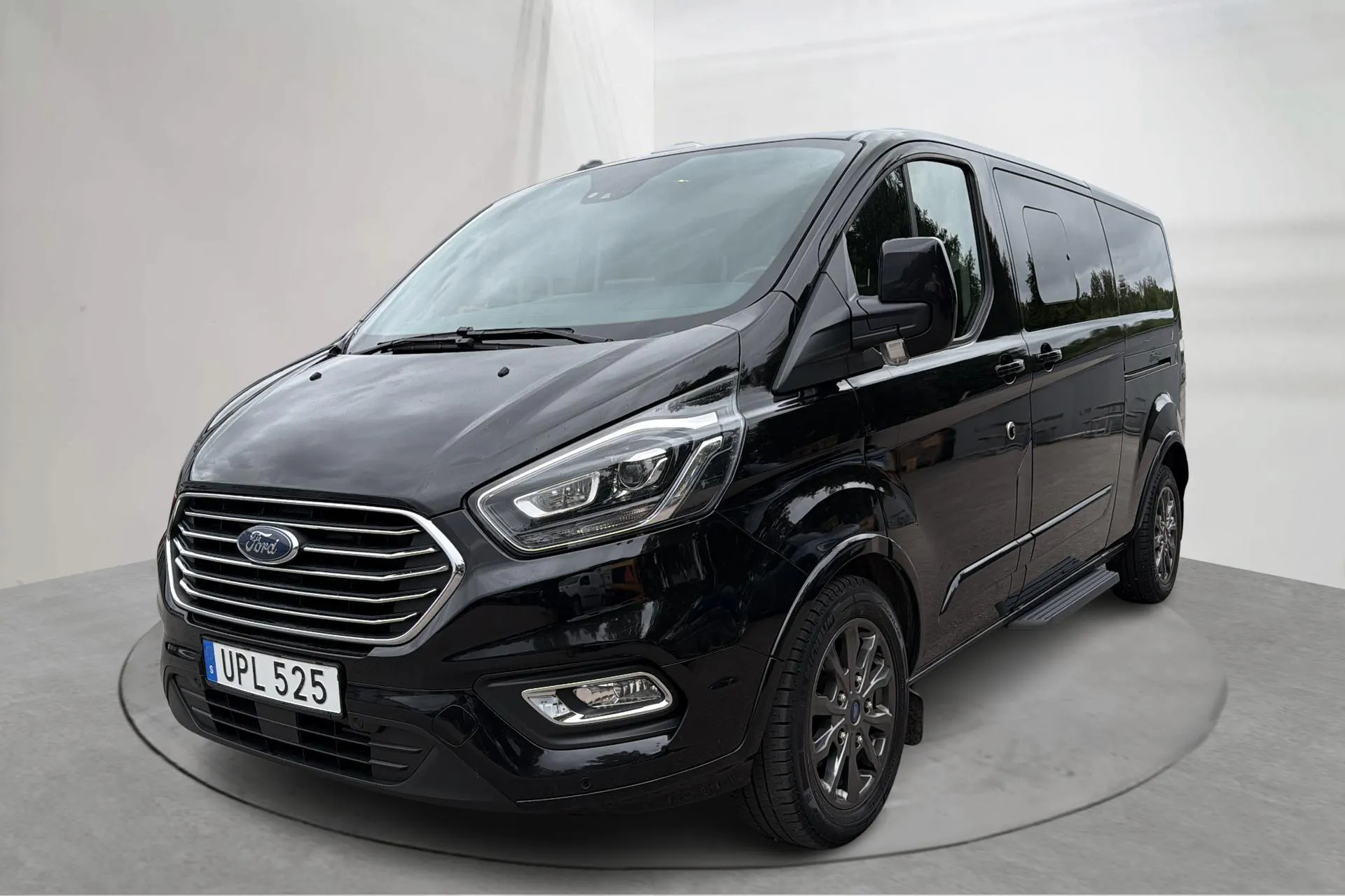 Presentation photo 1 of 18: Ford Transit Custom 2.0L (170hk) - 110 040 km - Automatic - black - 2023