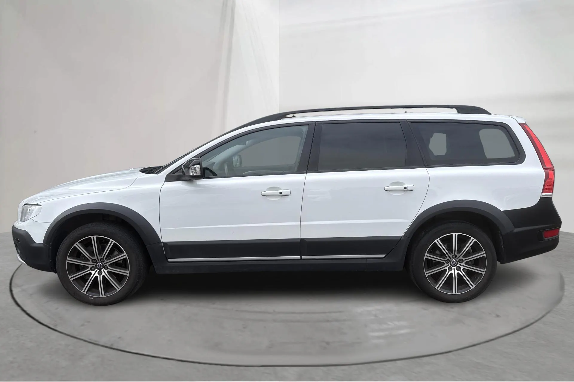 Presentation photo 2 of 17: Volvo XC70 II D4 AWD (181hk) - 188 670 km - Automatic - white - 2016