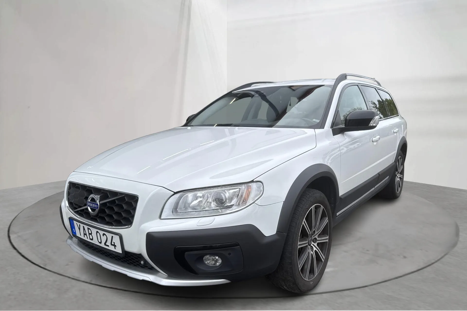 Presentation photo 1 of 17: Volvo XC70 II D4 AWD (181hk) - 188 670 km - Automatic - white - 2016