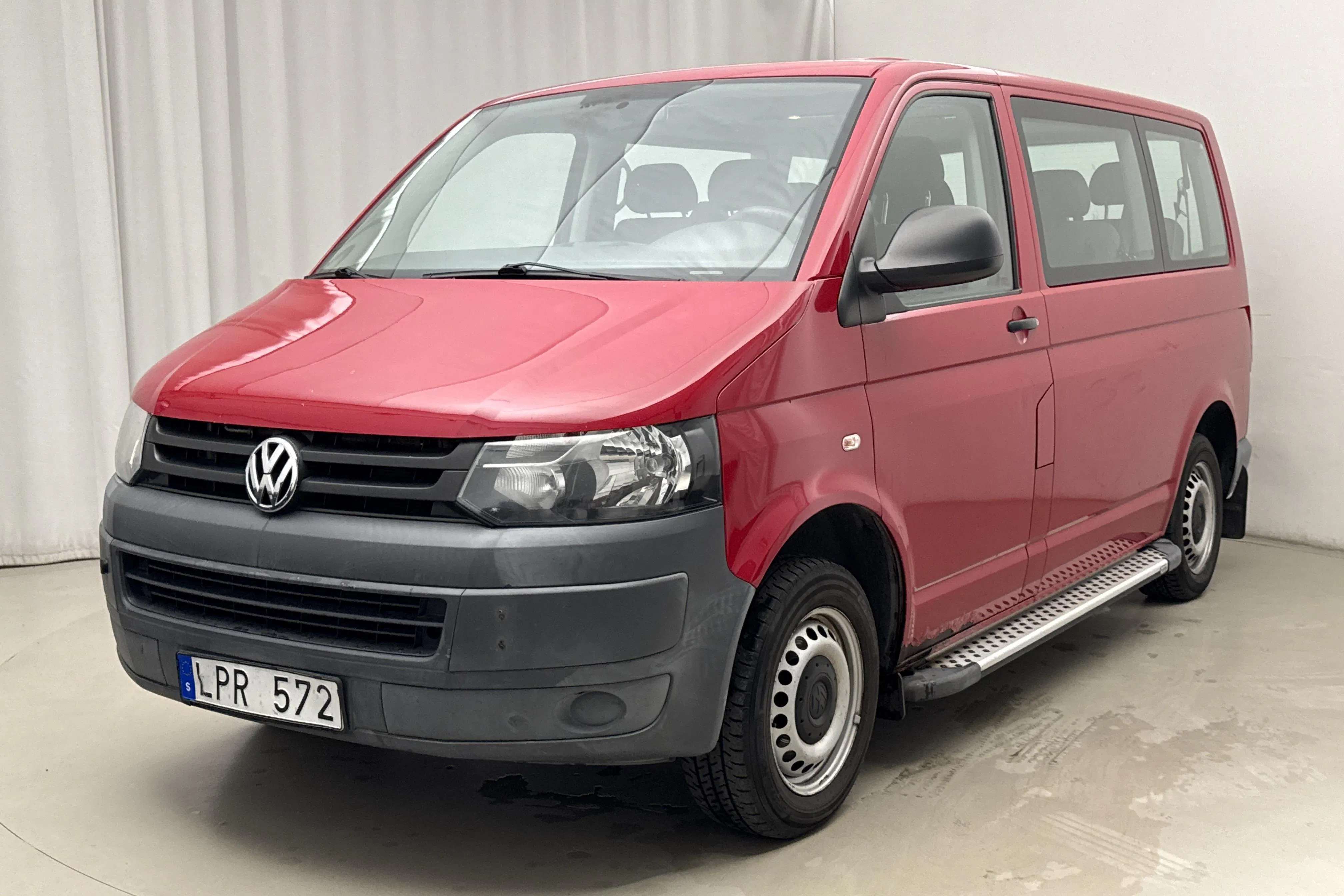 Presentationsfoto 1 av 14: VW Caravelle T5 2.0 (115hk) - 25 558 mil - Manuell - röd - 2011