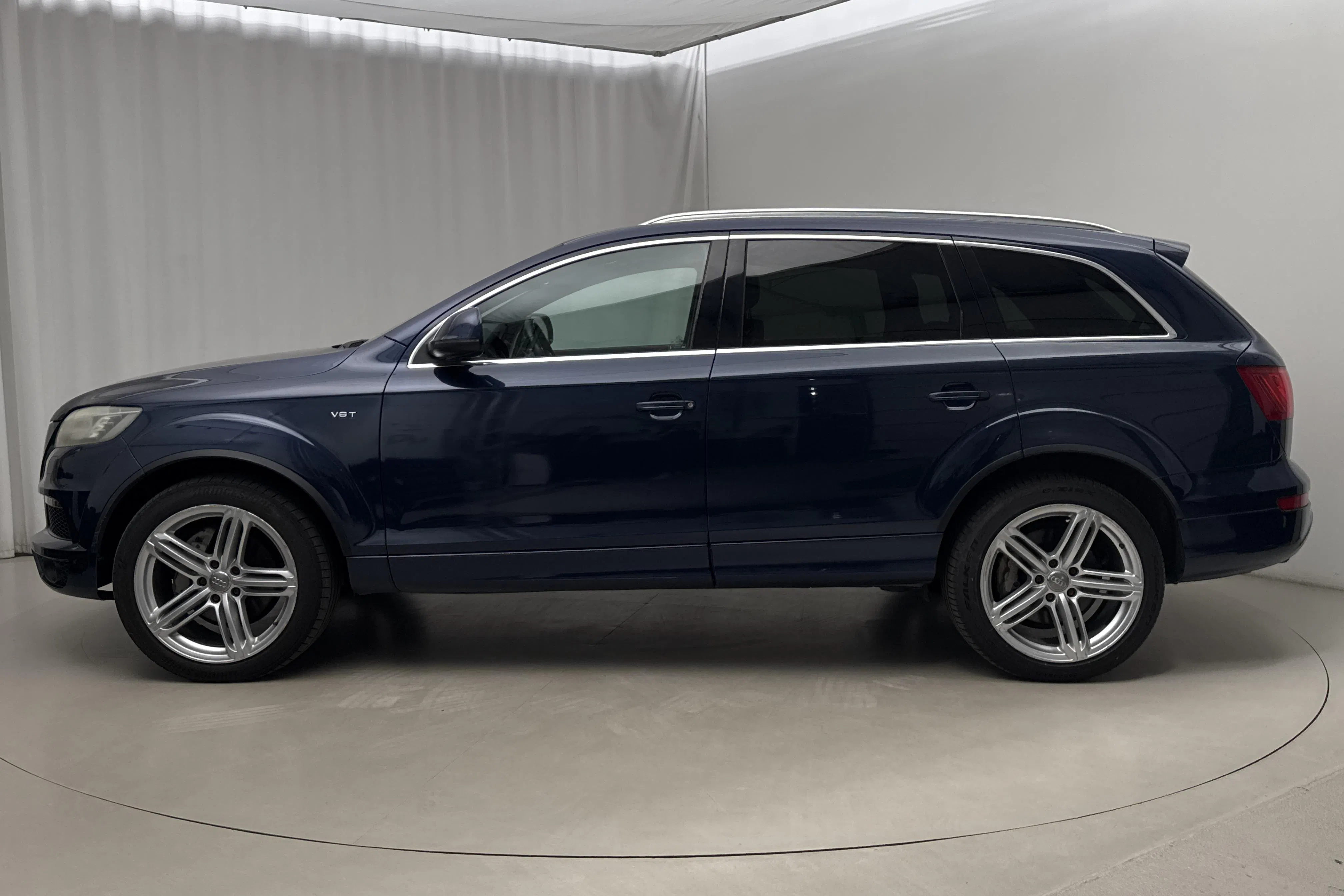 Presentationsfoto 2 av 17: Audi Q7 3.0 TFSI quattro (333hk) - 18 655 mil - Automat - blå - 2011