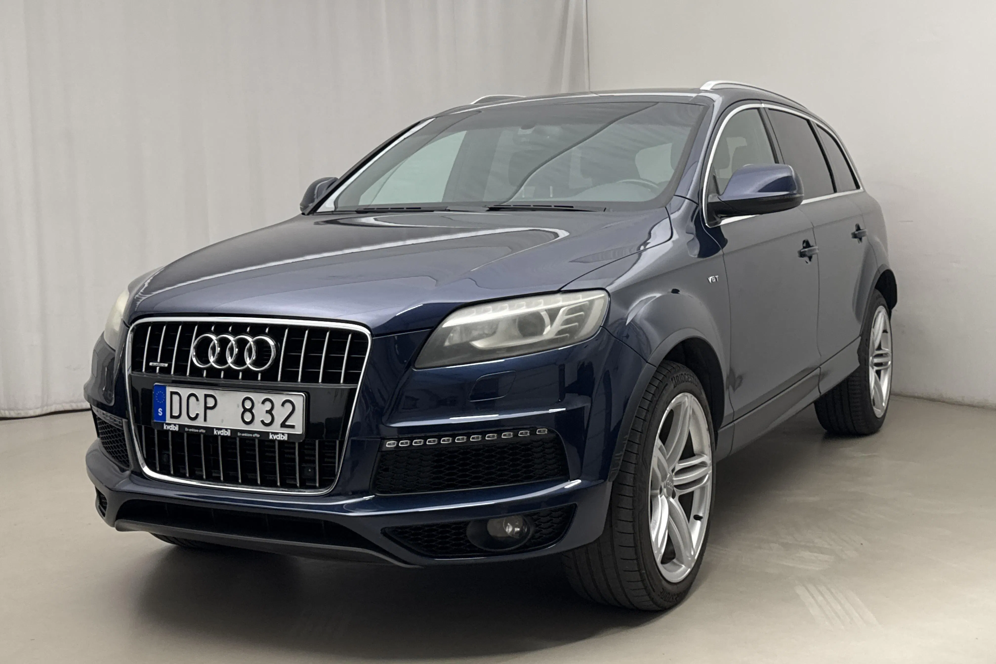 Presentationsfoto 1 av 17: Audi Q7 3.0 TFSI quattro (333hk) - 18 655 mil - Automat - blå - 2011