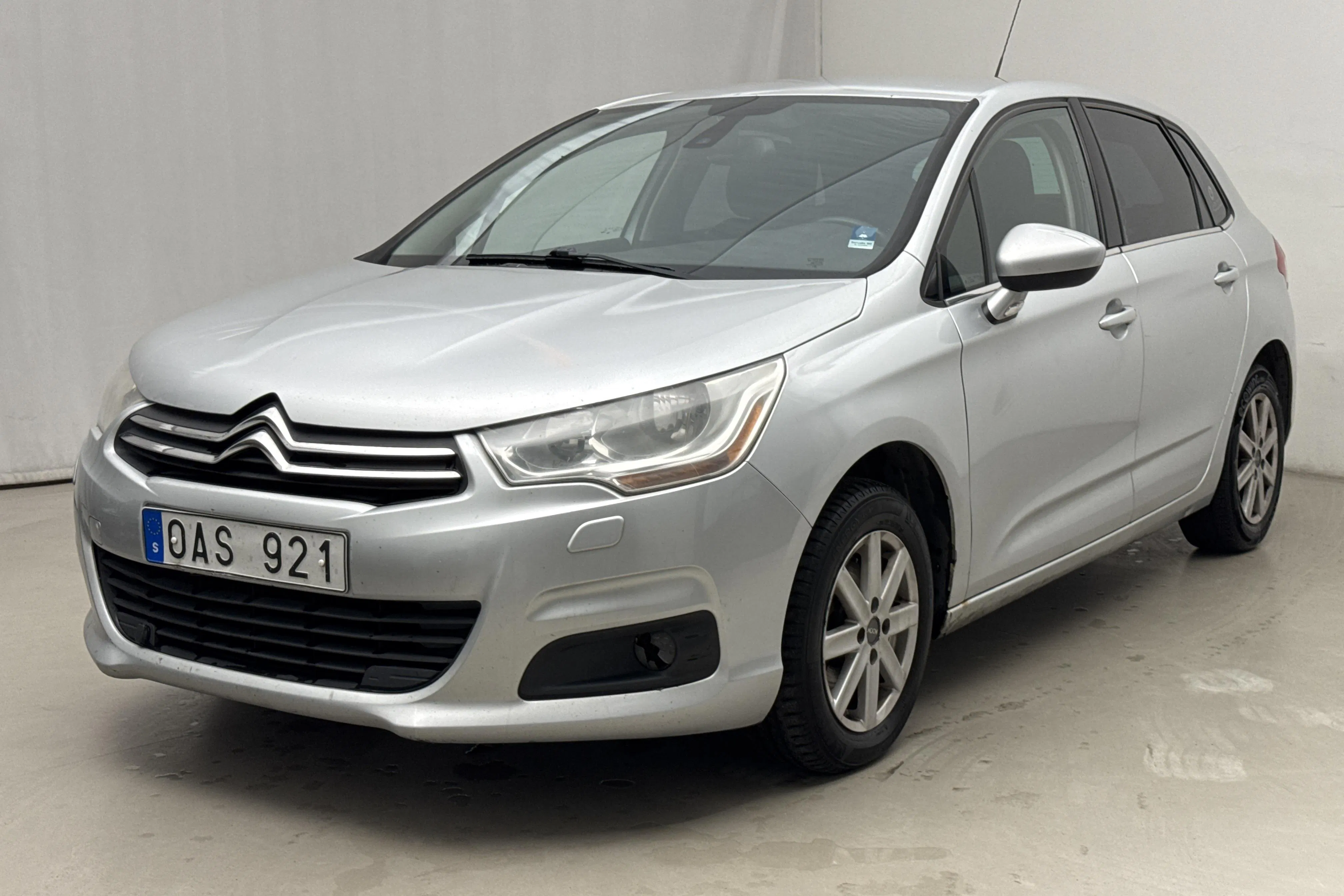 Presentation photo 1 of 13: Citroën C4 1.6 HDi (115hk) - 262 720 km - Automatic - silver - 2013