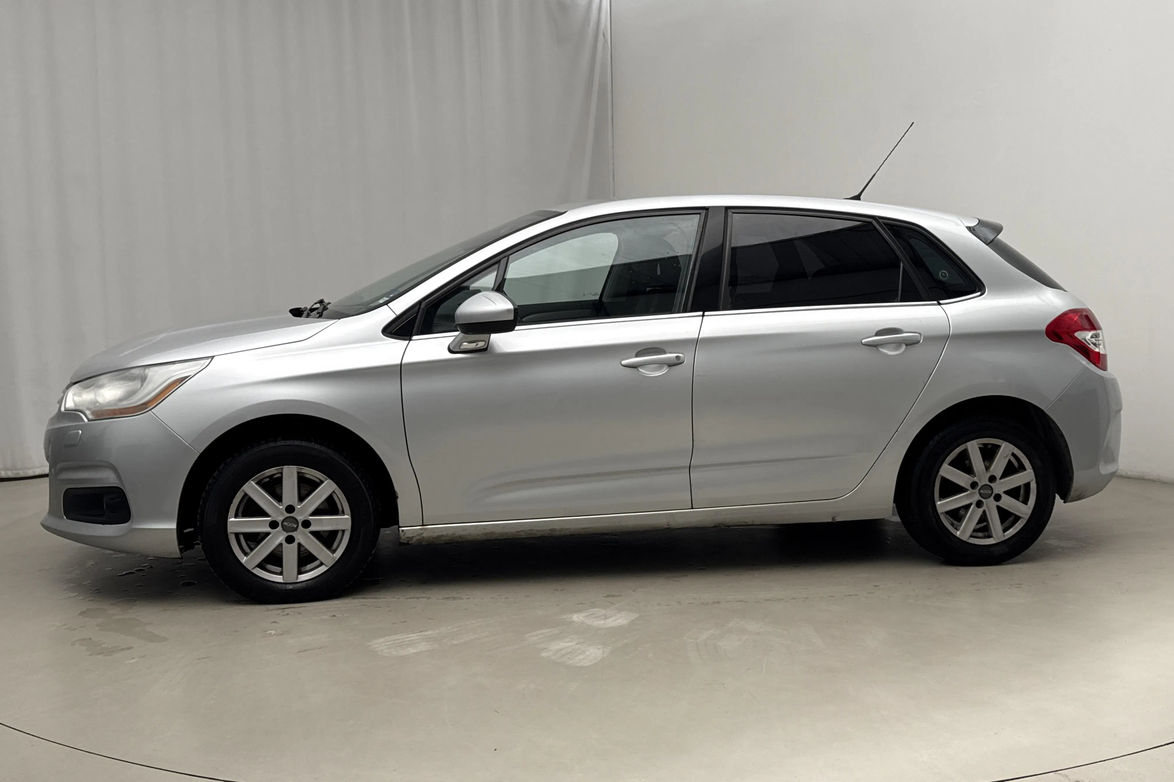 Presentation photo 2 of 13: Citroën C4 1.6 HDi (115hk) - 262 720 km - Automatic - silver - 2013