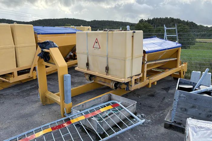Friggeråkers verkstäder Saltspridare på lastväxlarram C-3