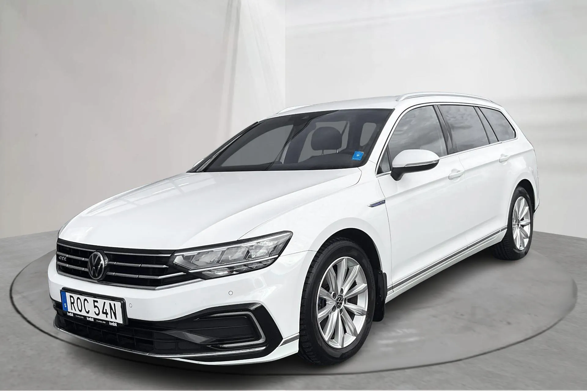Presentation photo 1 of 17: VW Passat 1.4 GTE Sportscombi (218hk) - 103 920 km - Automatic - white - 2022