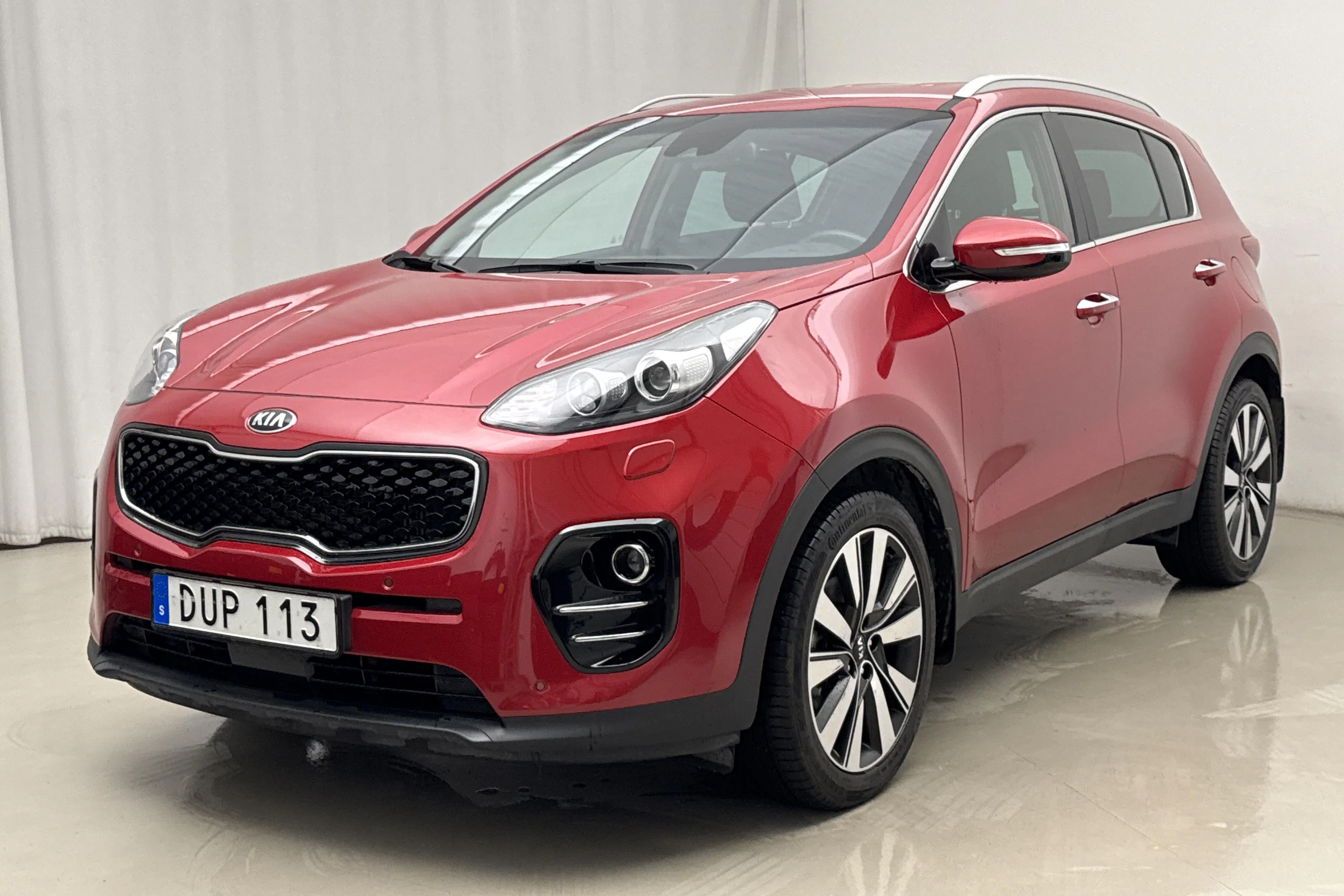 Presentationsfoto 1 av 19: KIA Sportage 1.7 CRDi 2WD (141hk) - 2 303 mil - Automat - röd - 2017