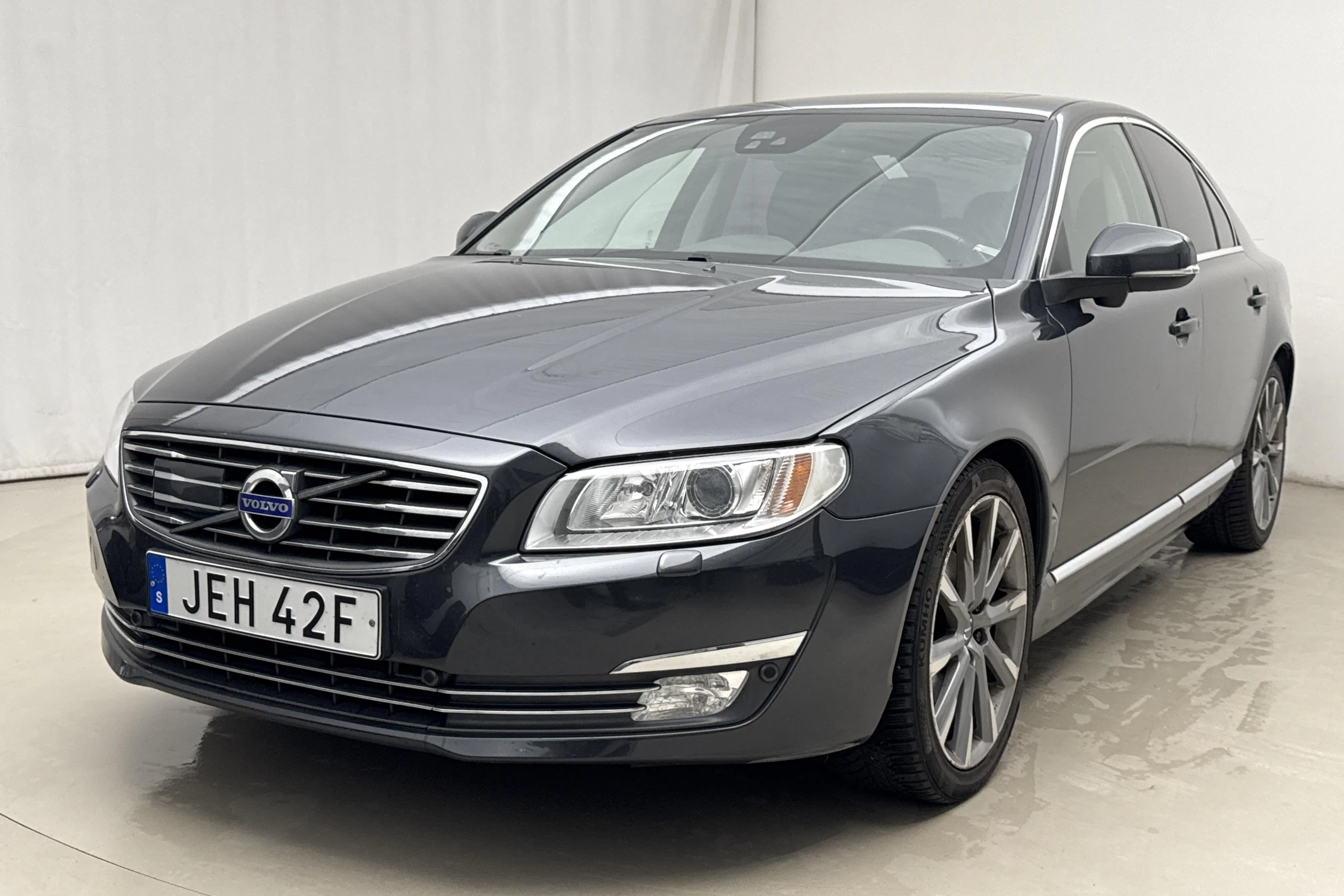 Presentationsfoto 1 av 22: Volvo S80 D4 (181hk) - 9 039 mil - Automat - Mörkgrå - 2016