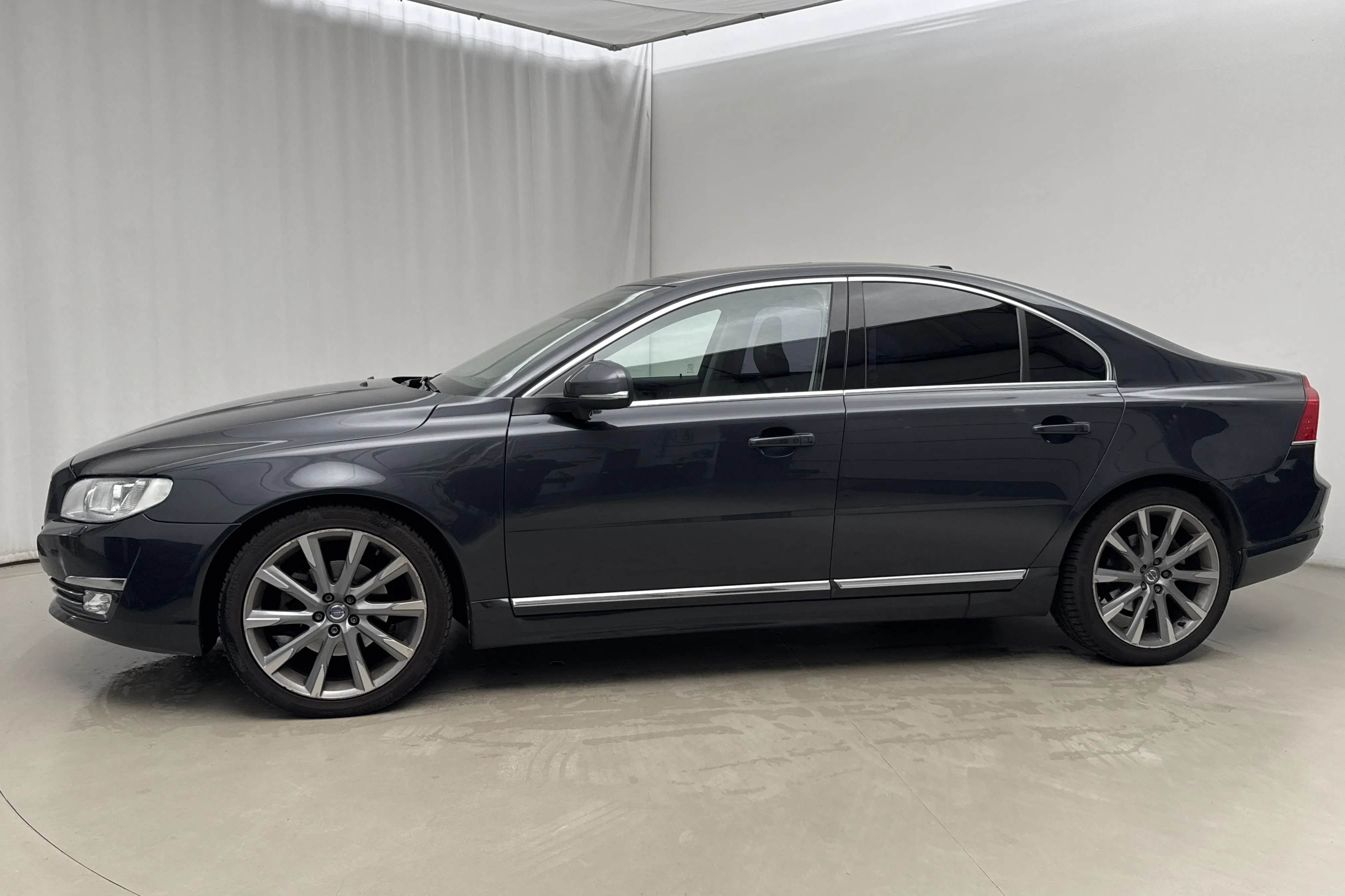 Presentationsfoto 2 av 22: Volvo S80 D4 (181hk) - 9 039 mil - Automat - Mörkgrå - 2016