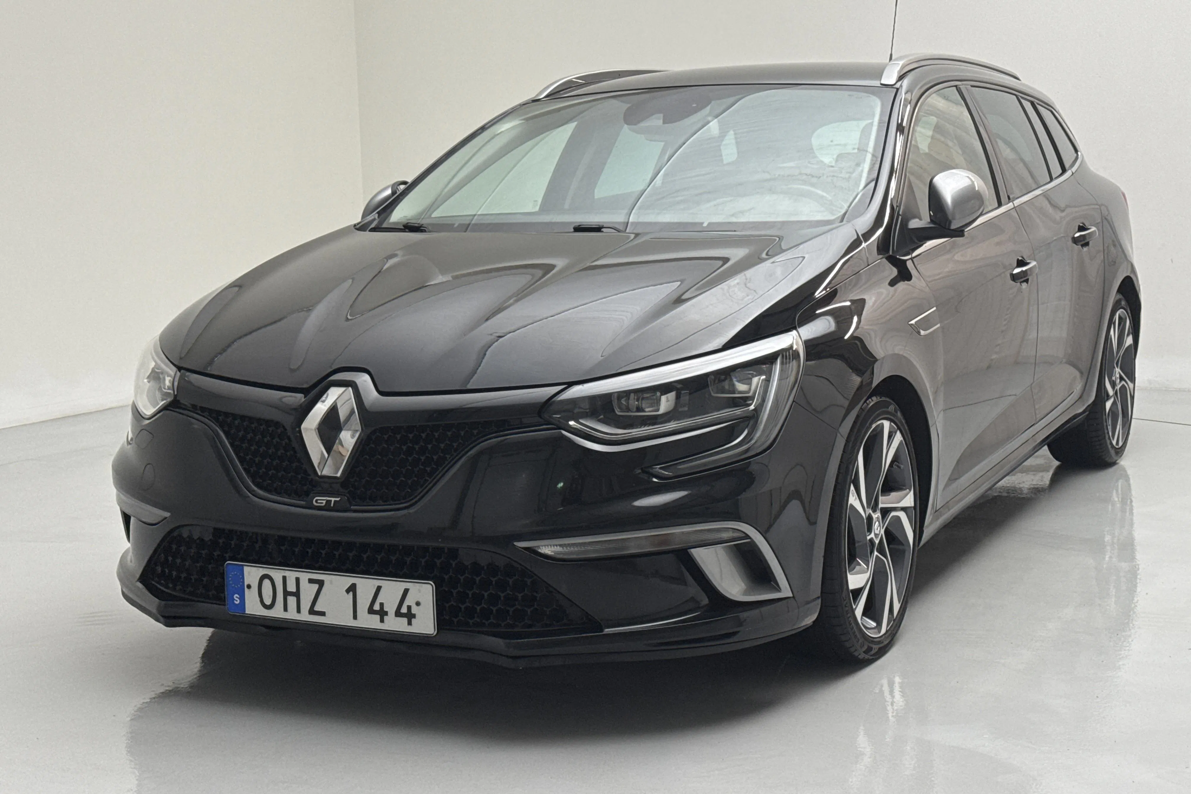 Presentationsfoto 1 av 14: Renault Mégane 1.6 TCe GT 5dr (205hk) - 12 418 mil - Automat - svart - 2017