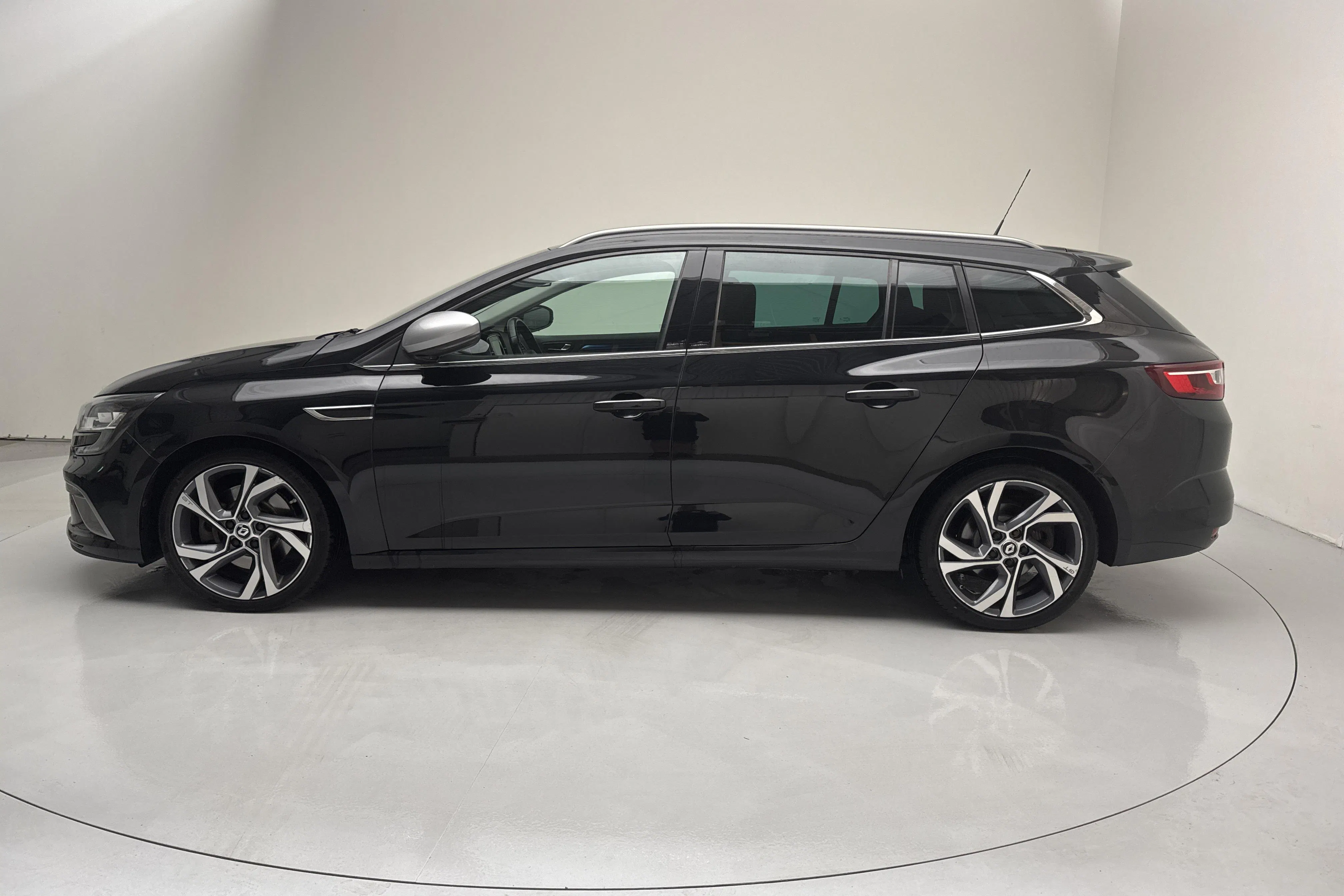 Presentationsfoto 2 av 14: Renault Mégane 1.6 TCe GT 5dr (205hk) - 12 418 mil - Automat - svart - 2017