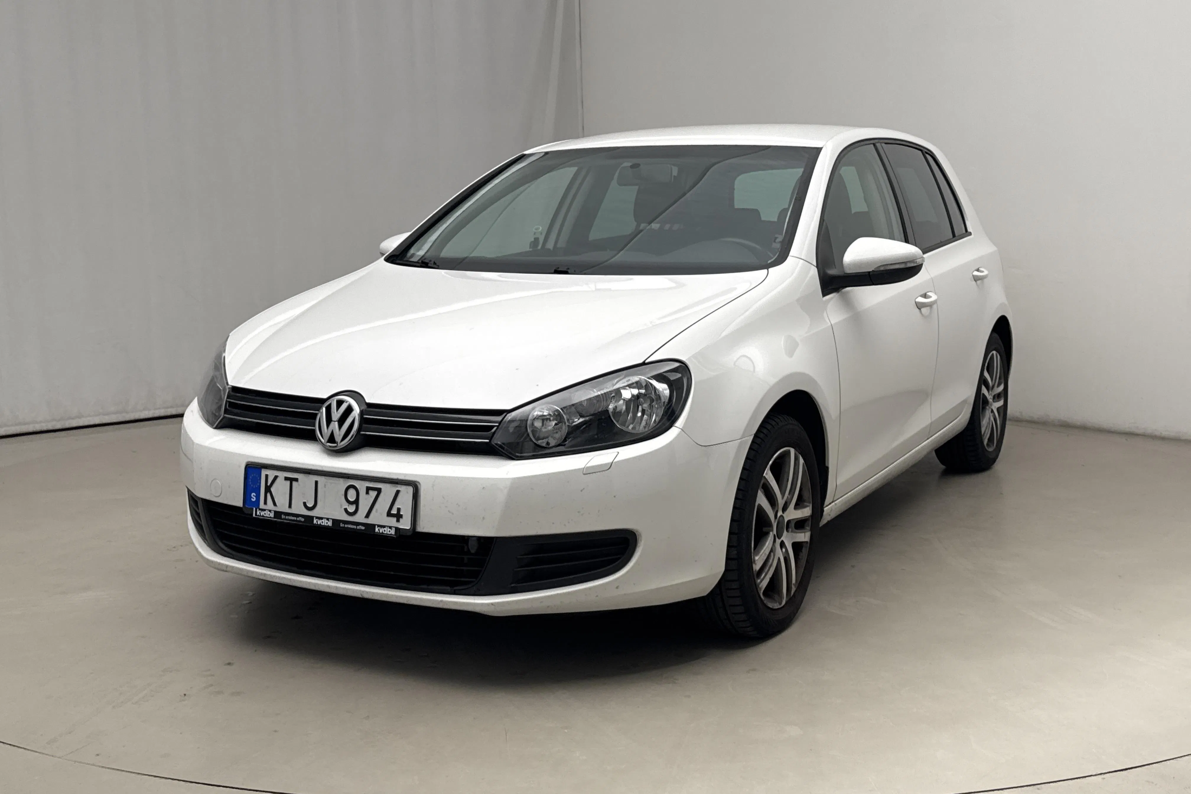 Presentationsfoto 1 av 13: VW Golf VI 1.4 TSI 5dr (122hk) - 8 275 mil - Automat - vit - 2011