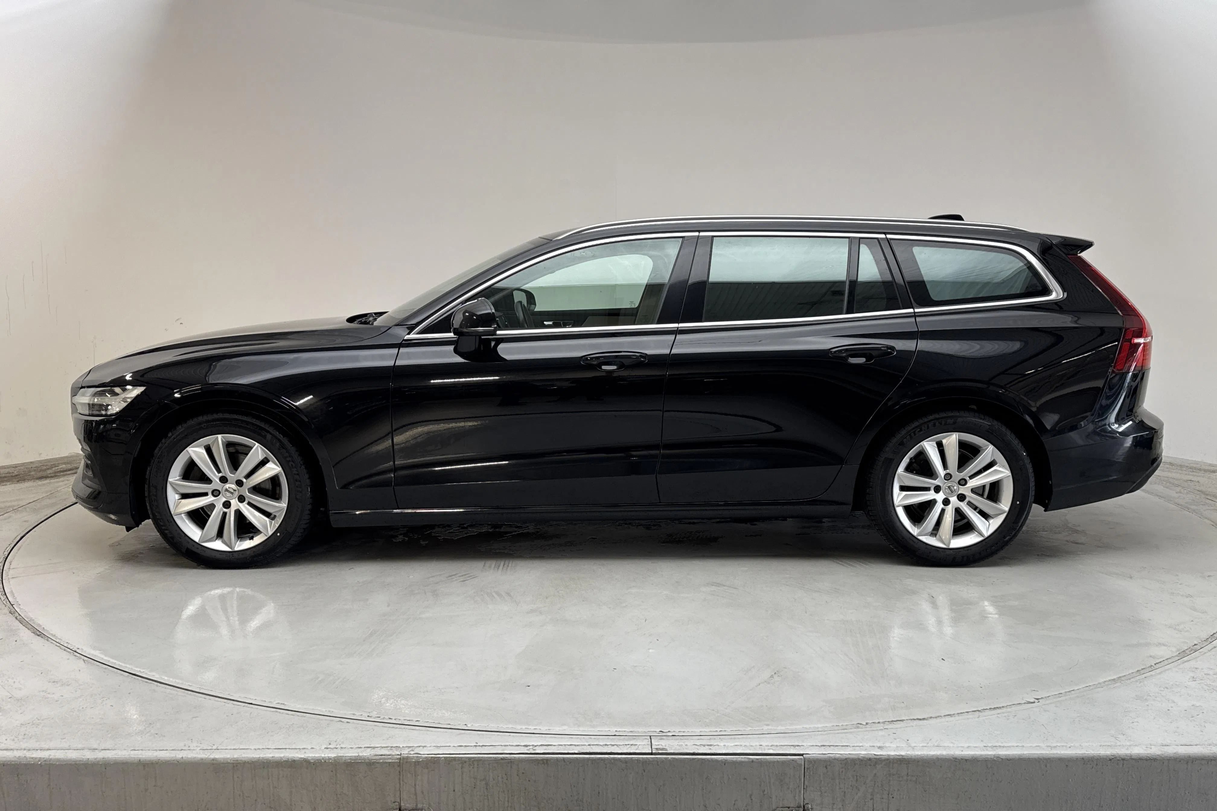 Presentation photo 2 of 14: Volvo V60 D3 (150hk) - 171 020 km - Automatic - black - 2019