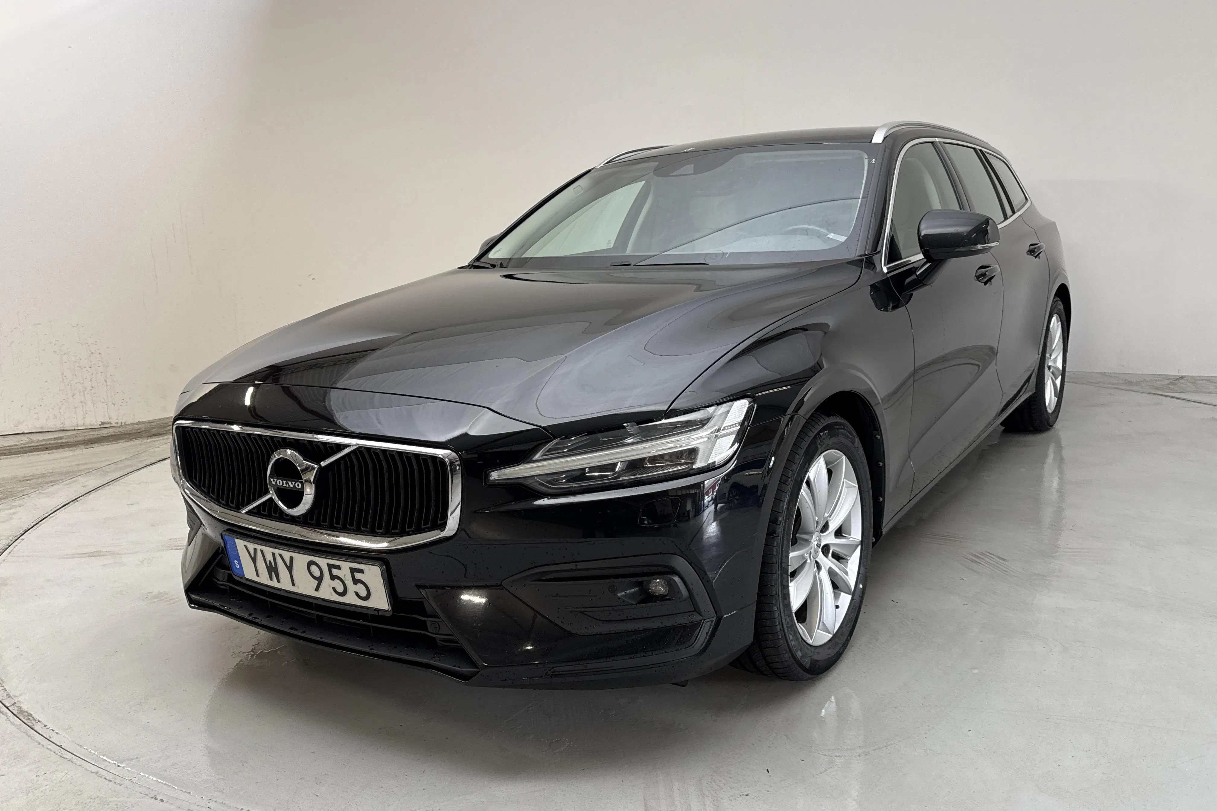 Presentation photo 1 of 14: Volvo V60 D3 (150hk) - 171 020 km - Automatic - black - 2019