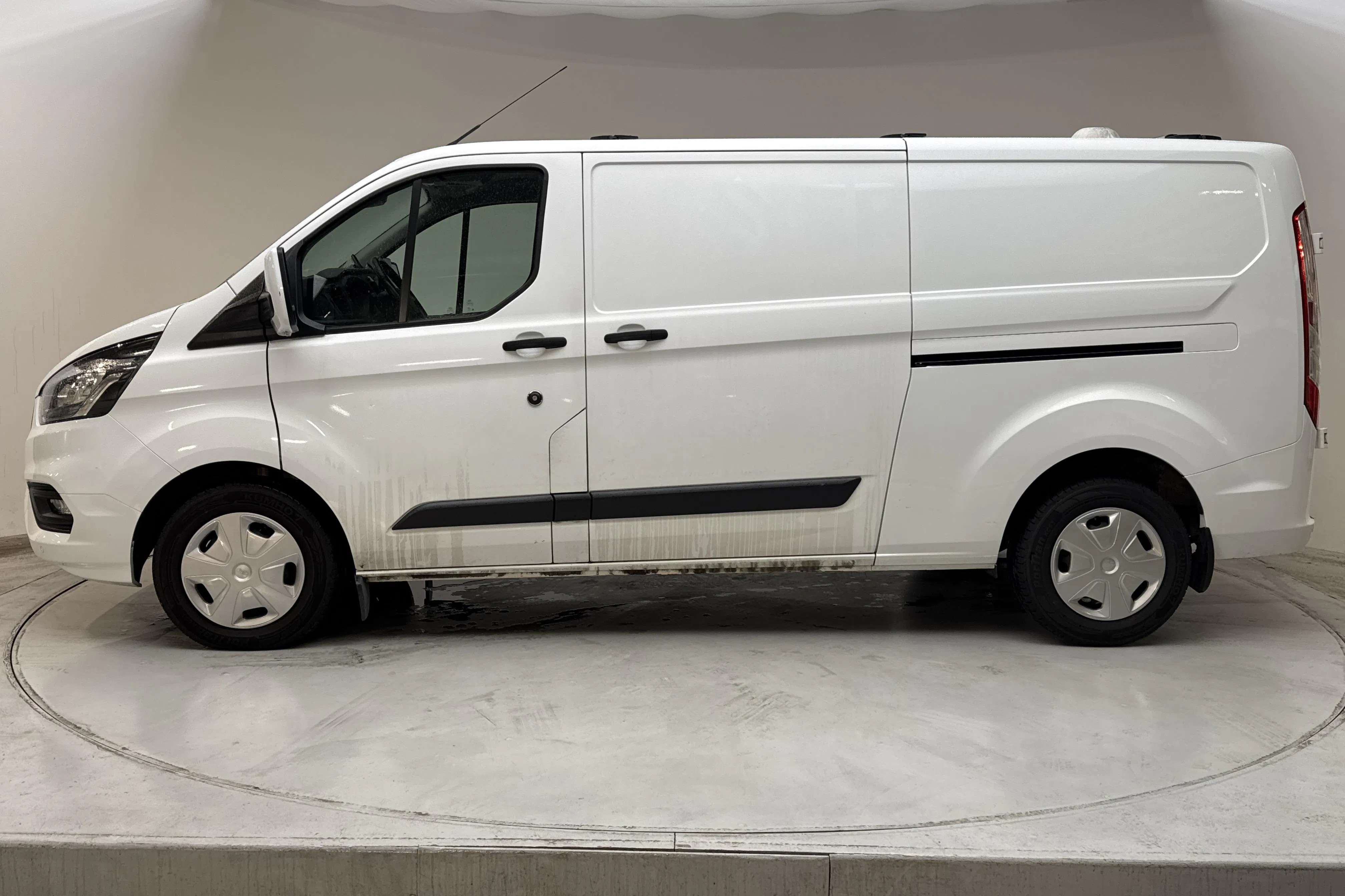 Presentation photo 2 of 13: Ford Transit Custom 340 (170hk) - 96 600 km - Manual - white - 2022