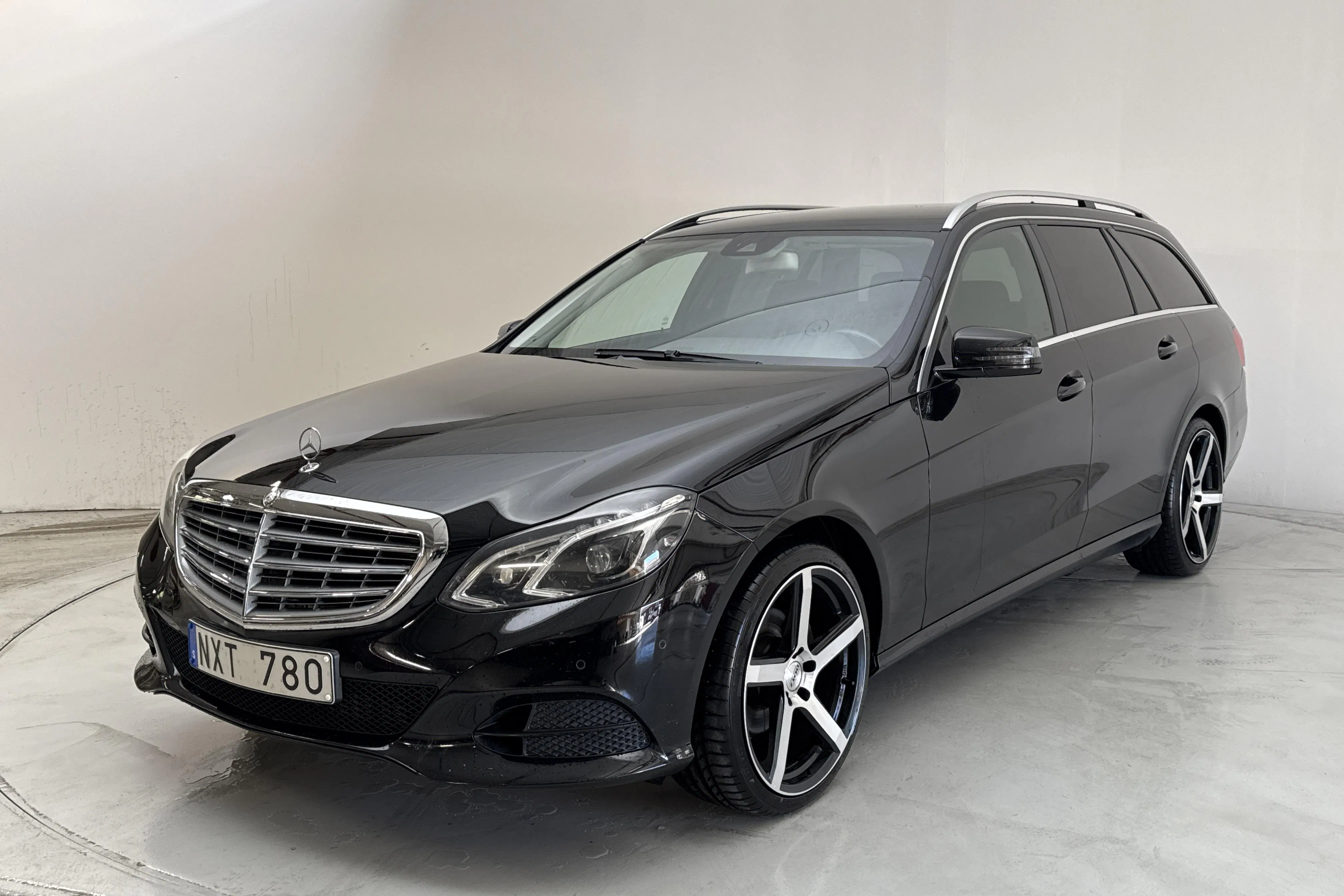 Presentationsfoto 1 av 12: Mercedes E 220 CDI Kombi S212 (170hk) - 17 043 mil - Automat - svart - 2014