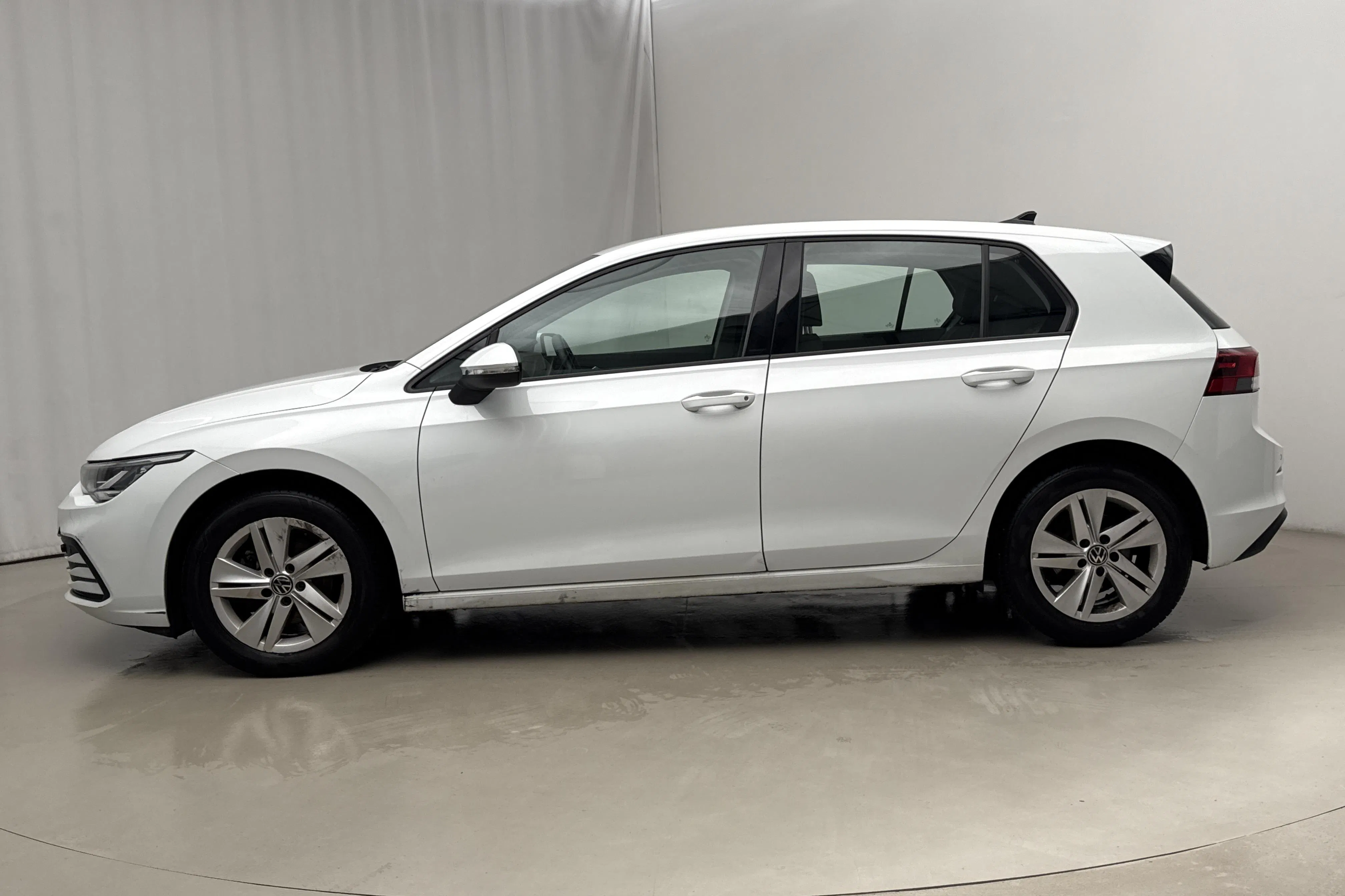 Presentation photo 2 of 17: VW Golf VIII TGI 5dr (130hk) - 53 260 km - Automatic - white - 2023