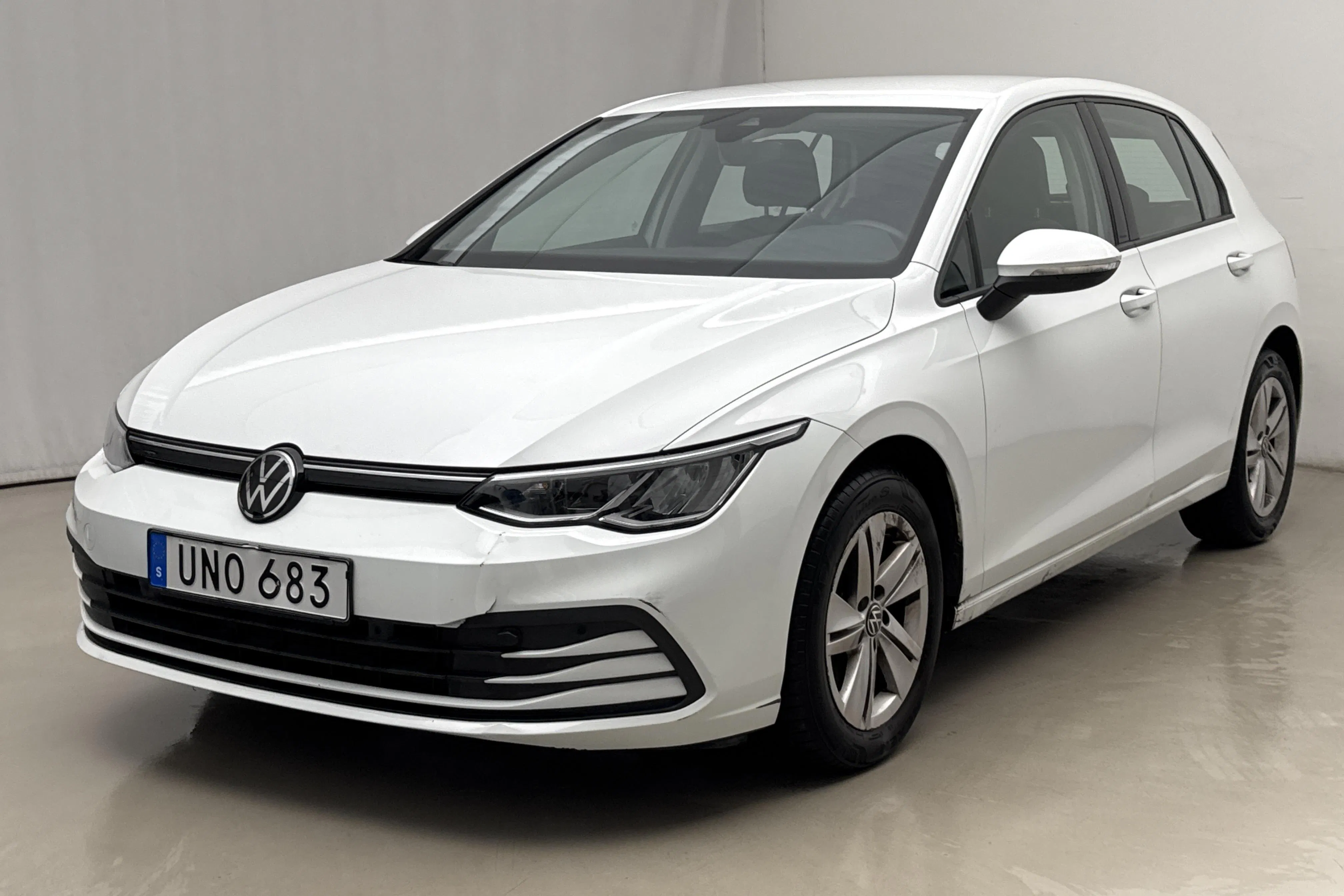Presentation photo 1 of 17: VW Golf VIII TGI 5dr (130hk) - 53 260 km - Automatic - white - 2023