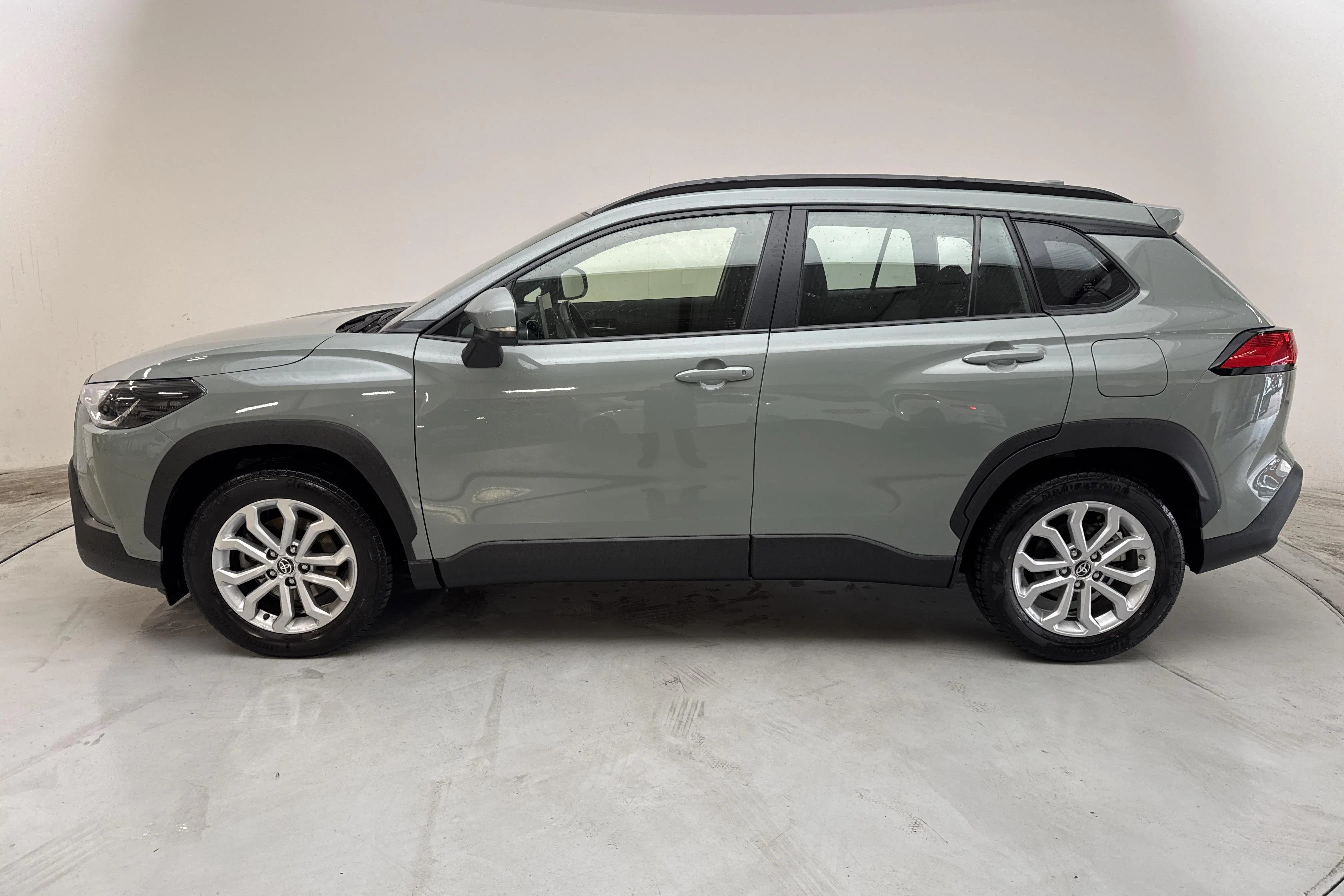 Presentation photo 2 of 12: Toyota Corolla Cross 2.0 AWD-i Elhybrid (197hk) - 99 630 km - Automatic - green - 2024