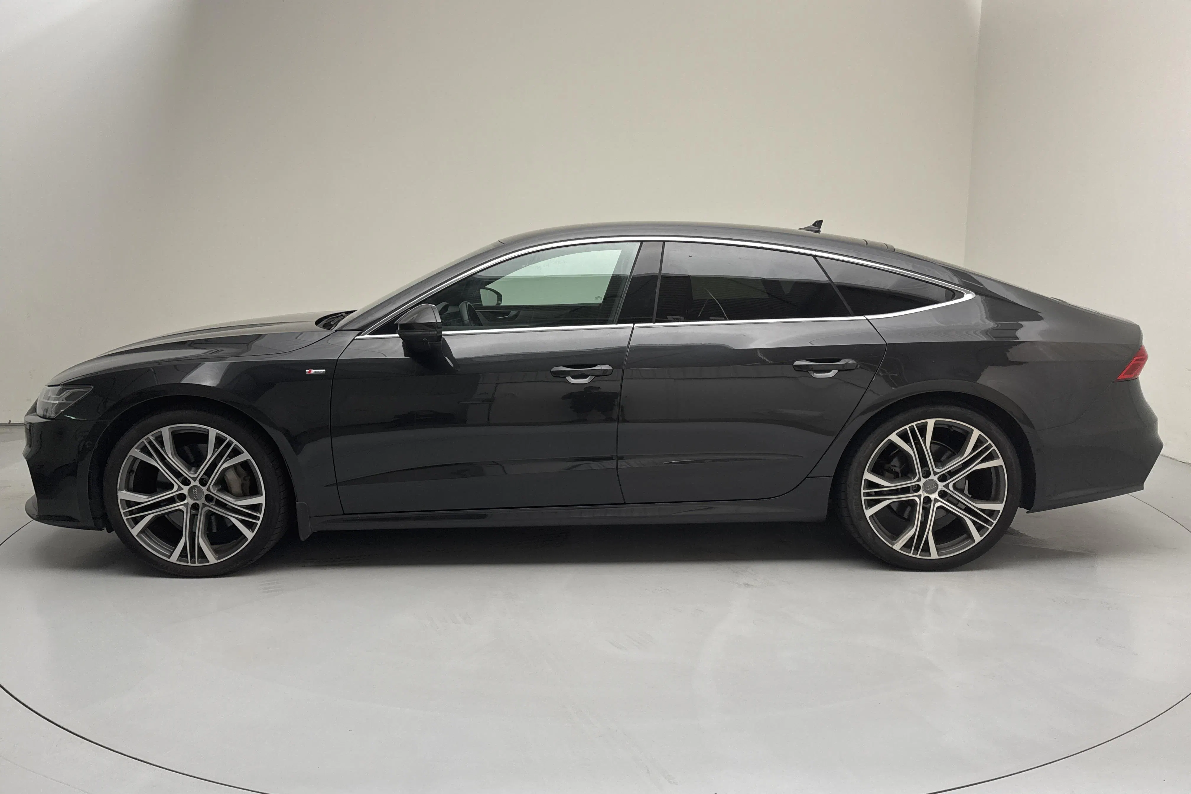Presentationsfoto 2 av 17: Audi A7 Sportback 55 TFSI quattro (340hk) - 9 402 mil - Automat - grå - 2019