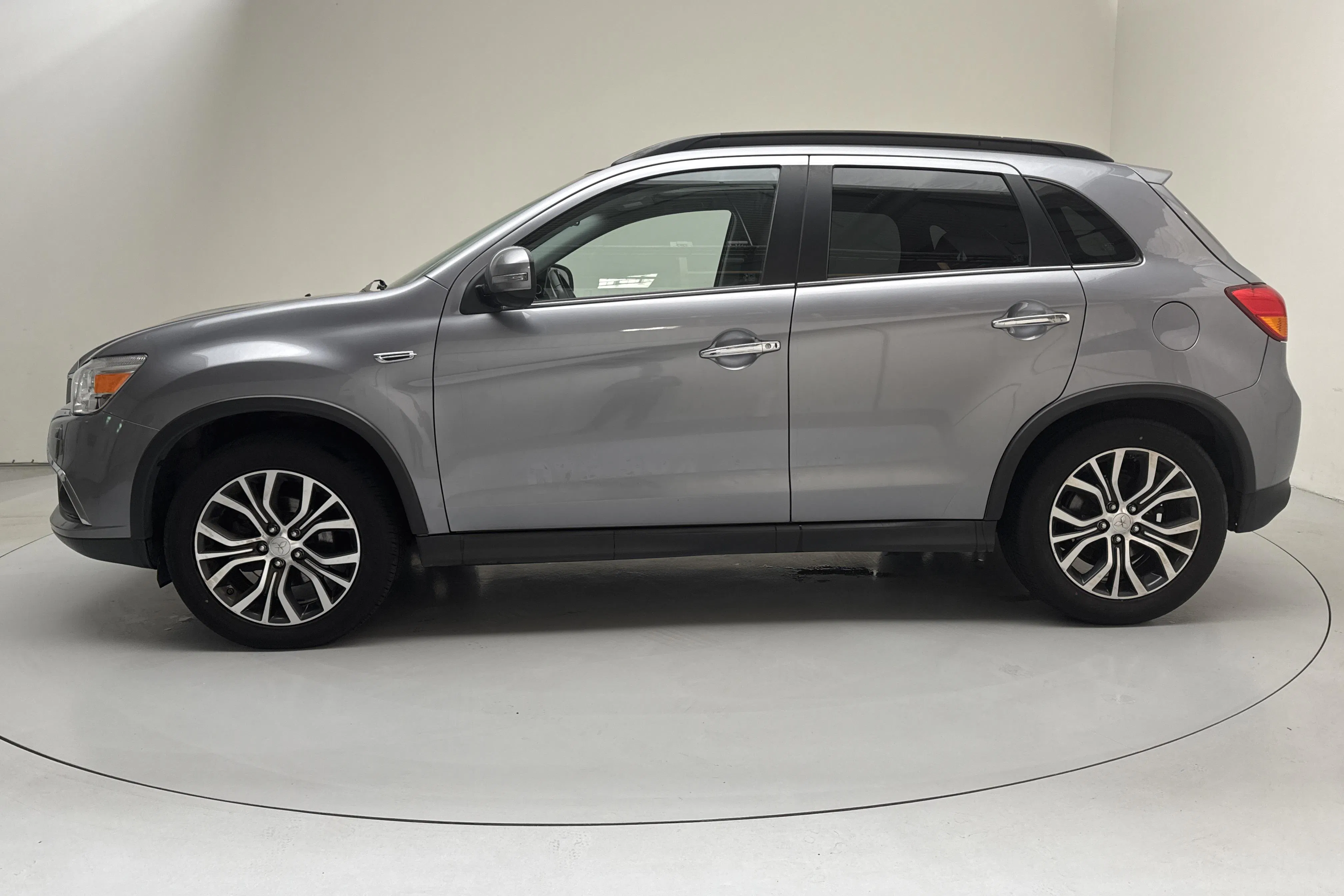 Presentationsfoto 2 av 15: Mitsubishi ASX 2.2D 4WD (150hk) - 17 855 mil - Automat - grå - 2017