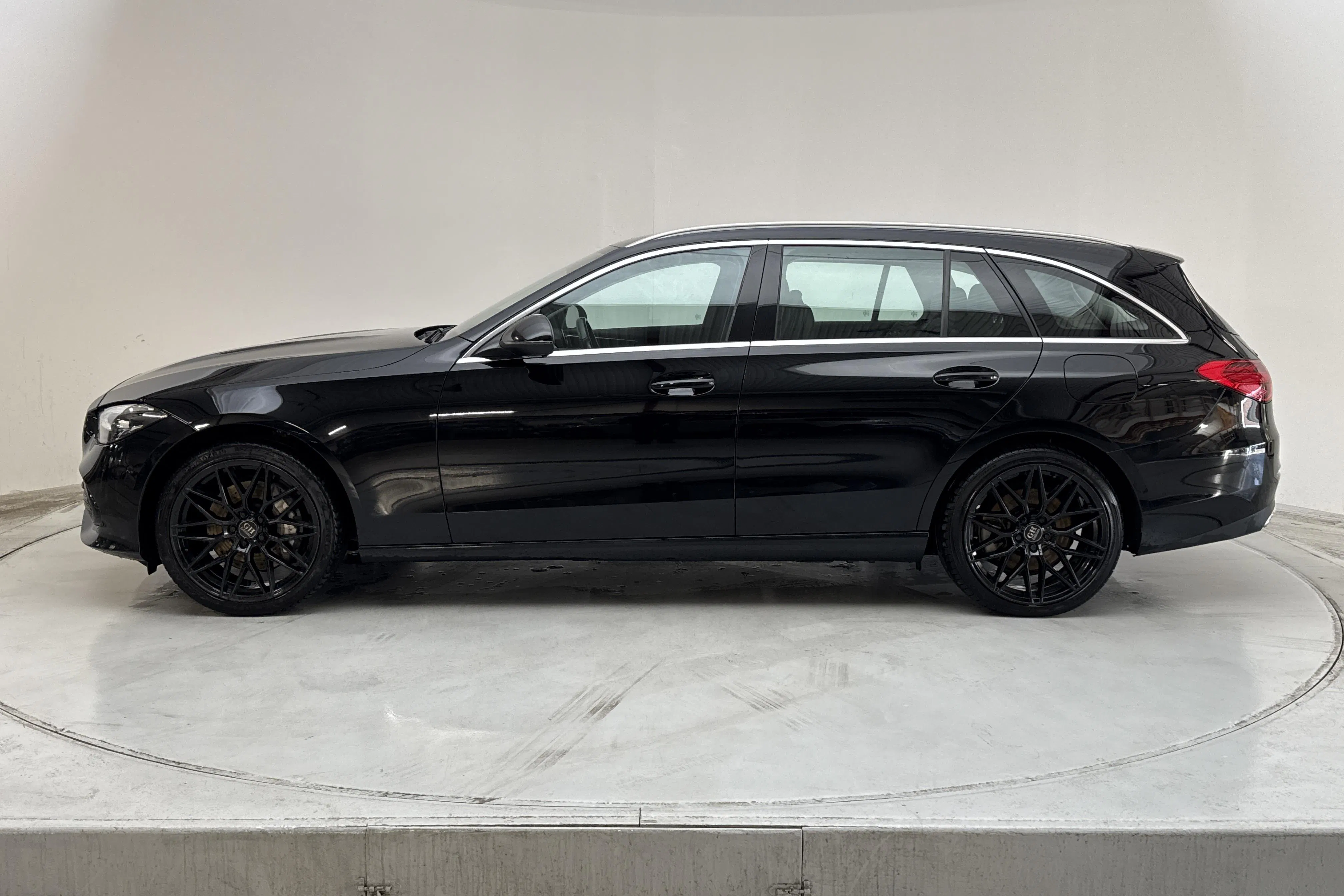 Presentationsfoto 2 av 18: Mercedes C 300 e Kombi S206 (333hk) - 12 596 mil - Automat - svart - 2023
