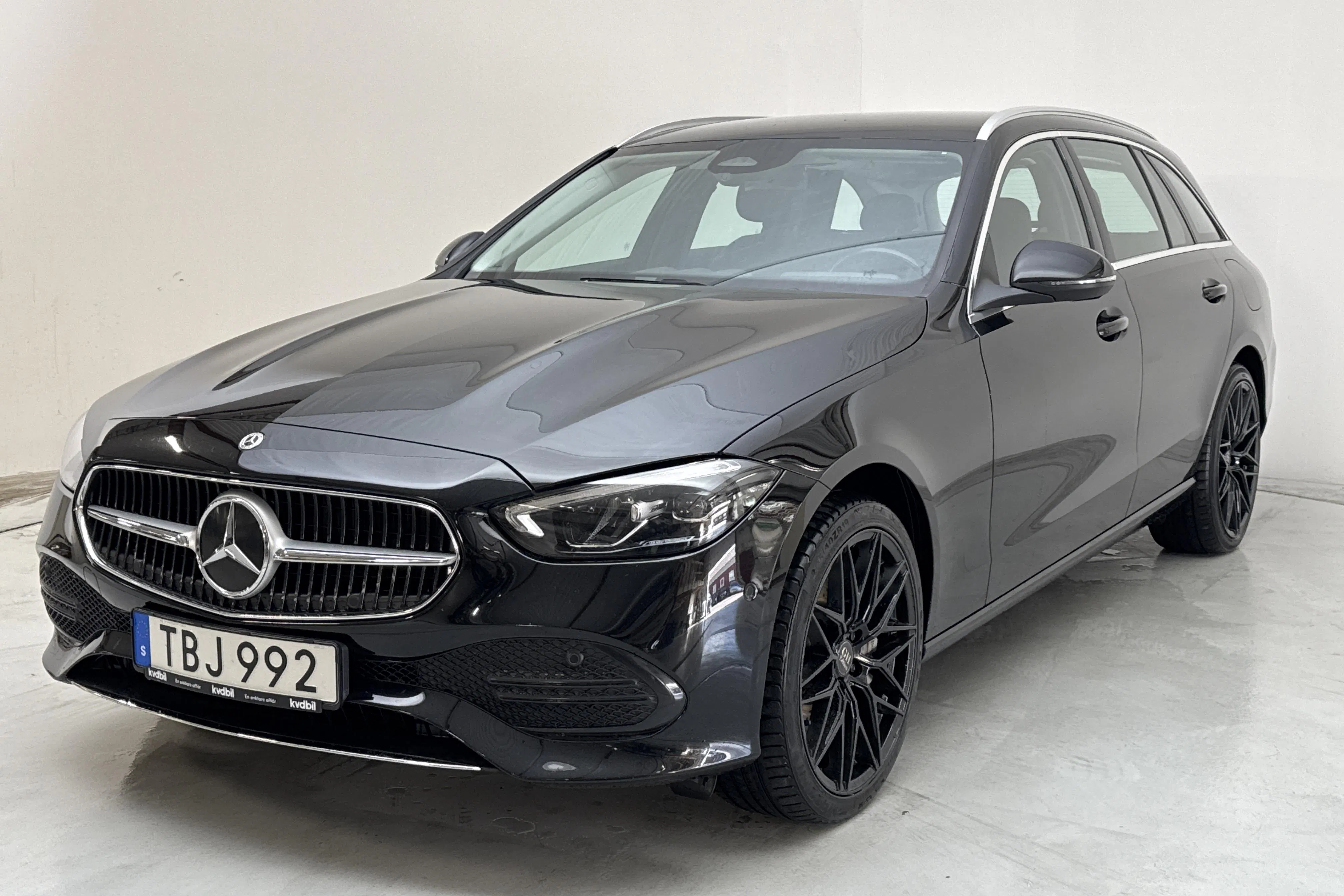 Presentationsfoto 1 av 18: Mercedes C 300 e Kombi S206 (333hk) - 12 596 mil - Automat - svart - 2023