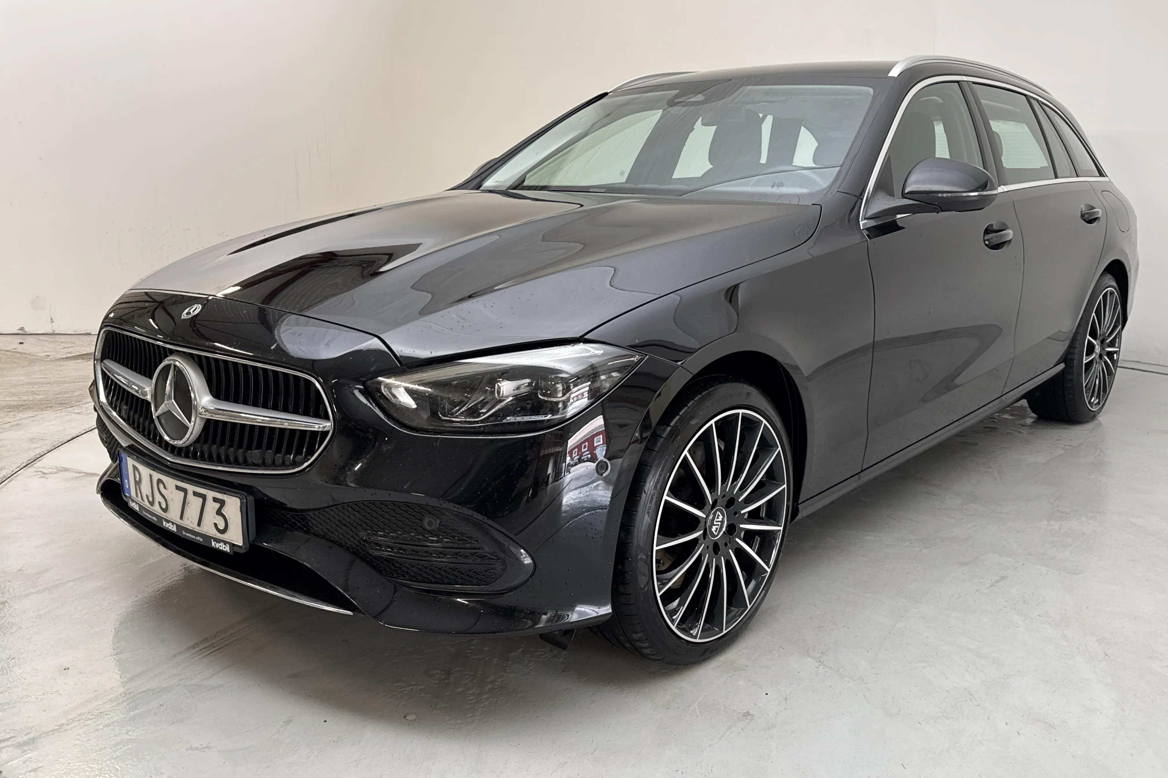 Presentationsfoto 1 av 17: Mercedes C 300 e Kombi S206 (333hk) - 7 278 mil - Automat - svart - 2023